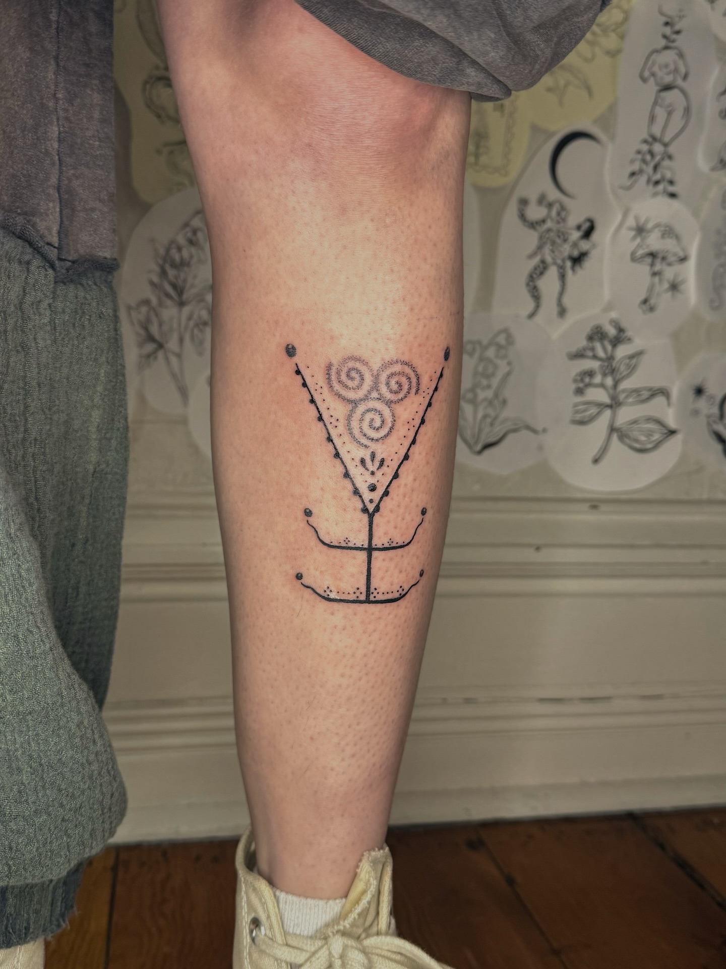 Tattoo by @patutattoo_by_e — dotwork