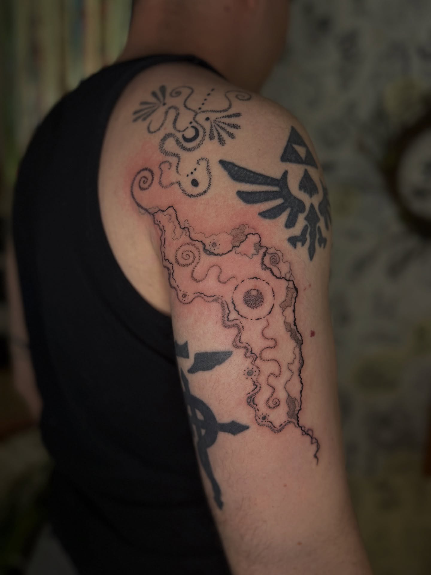 Tattoo by @patutattoo_by_e — dotwork, geometric