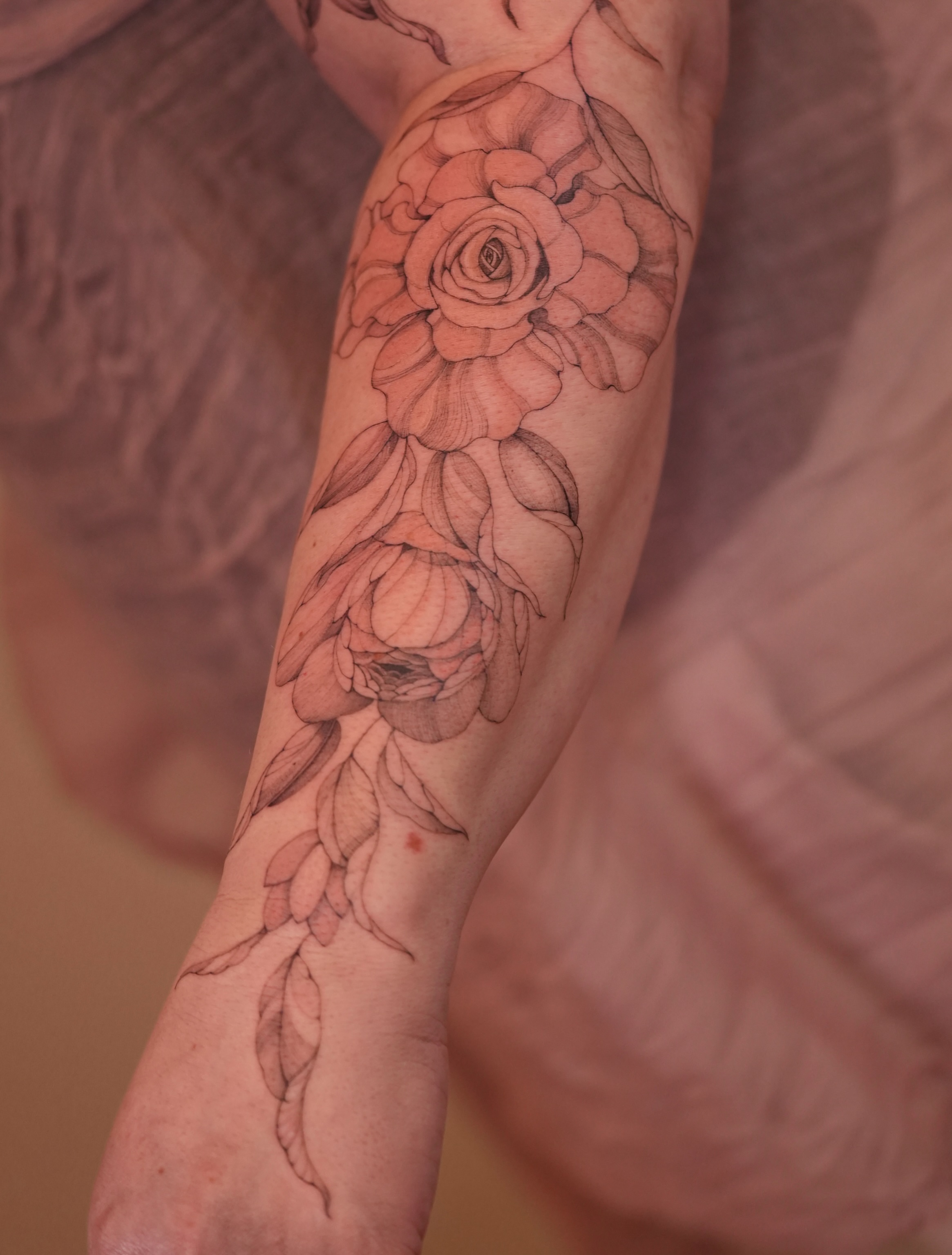 Roses black and grey tattoo on the forearm by Zalina Loriia