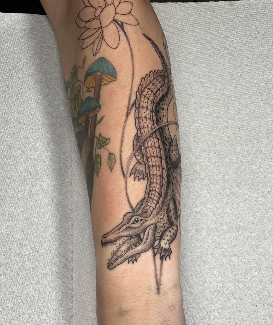 Tattoo by @nicolettemadlyne — black_and_grey, realism