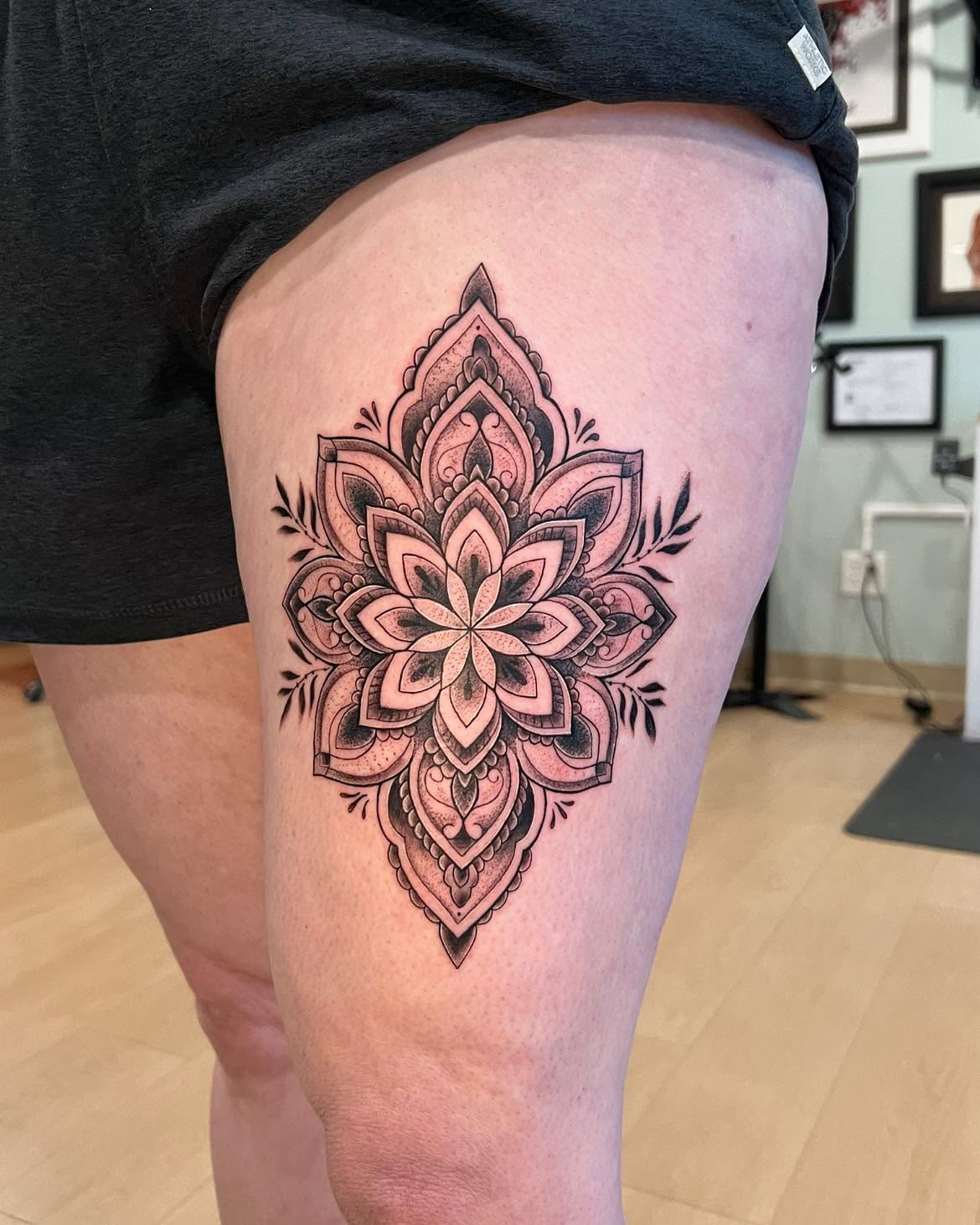 Mandala ornamental tattoo on the thigh by Jessica Kloos