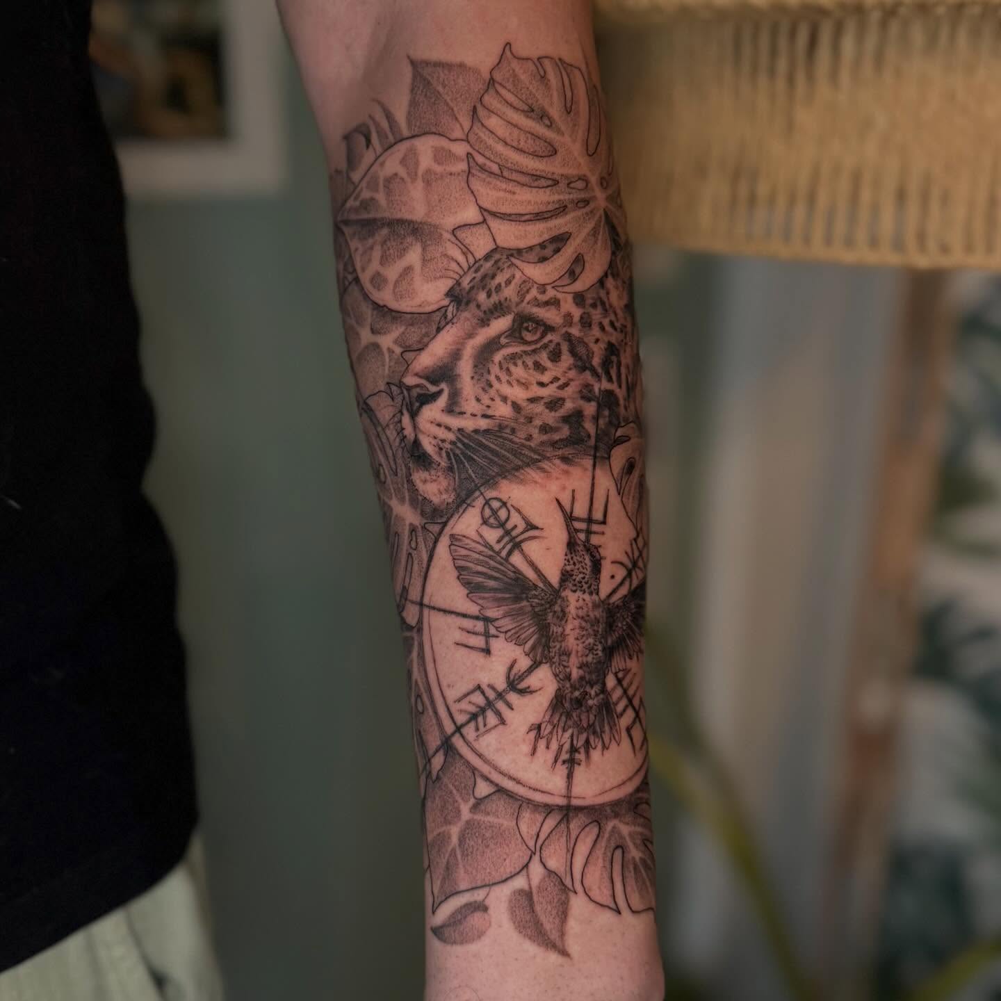 Leopard and fish geometric tattoo on the forearm by Lo Boverod - La Passoire  - Tatoueuse -