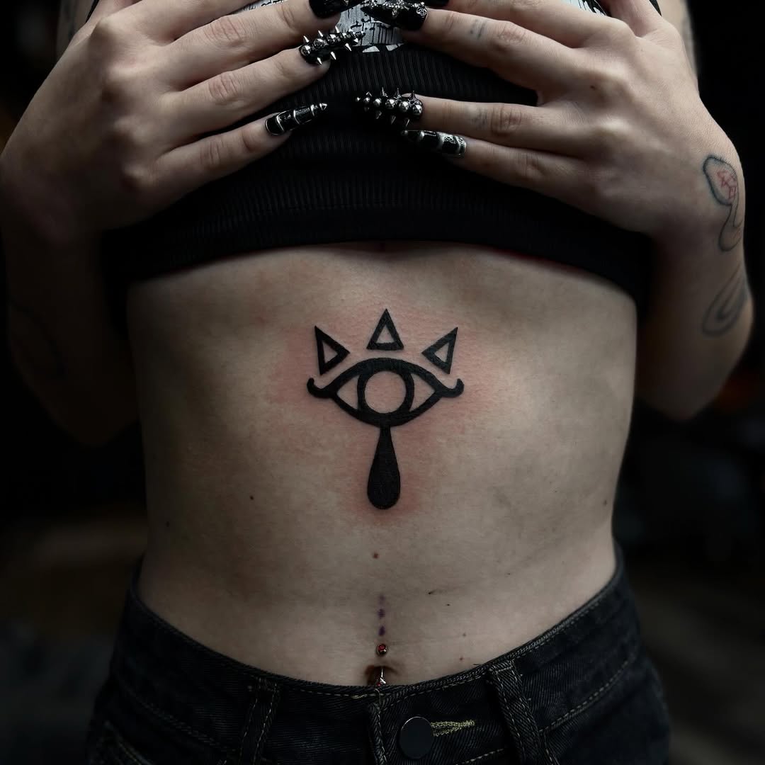 Tattoo by @gloomberrytattoos โ blackwork