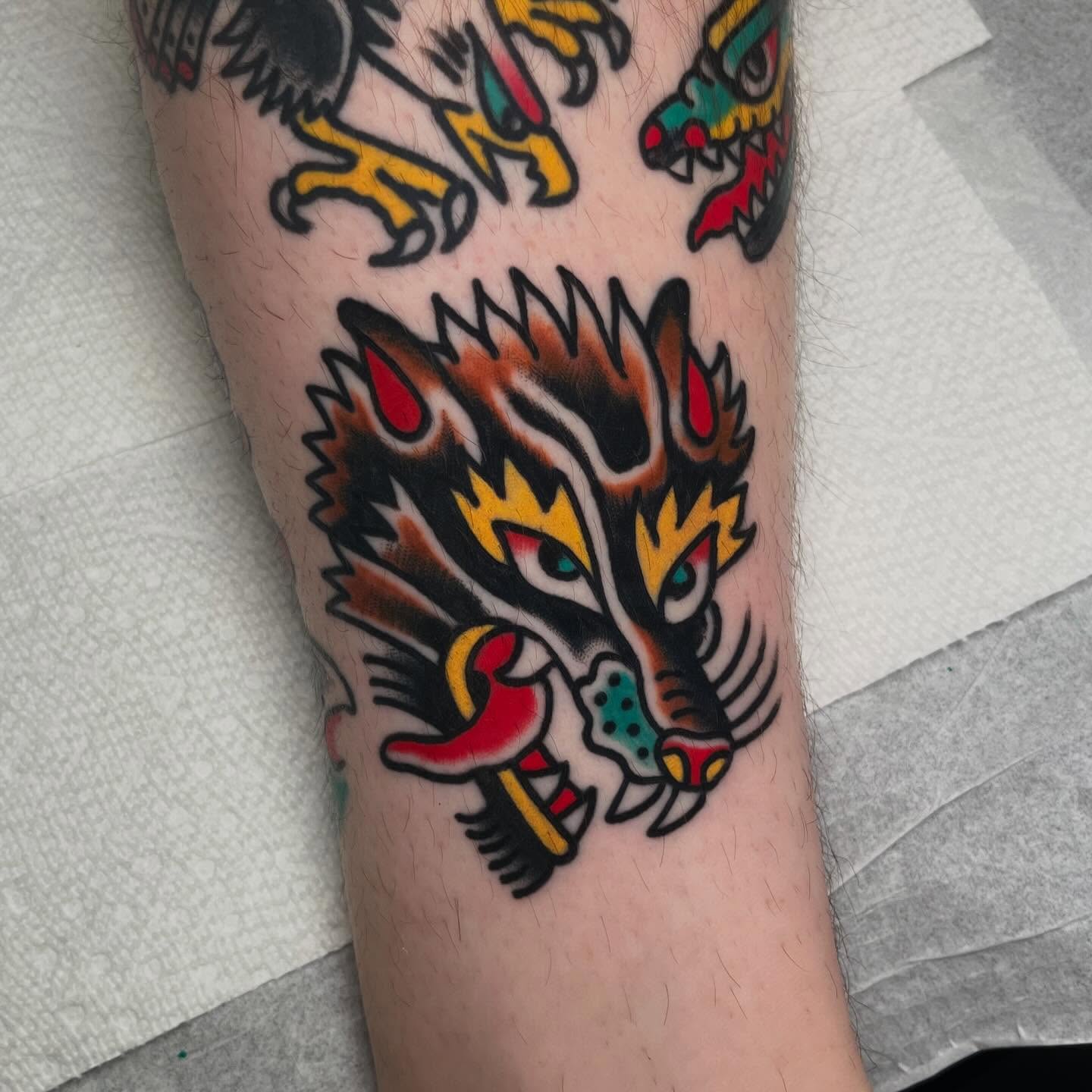 Wolf American traditional tattoo on the forearm by Rizzo