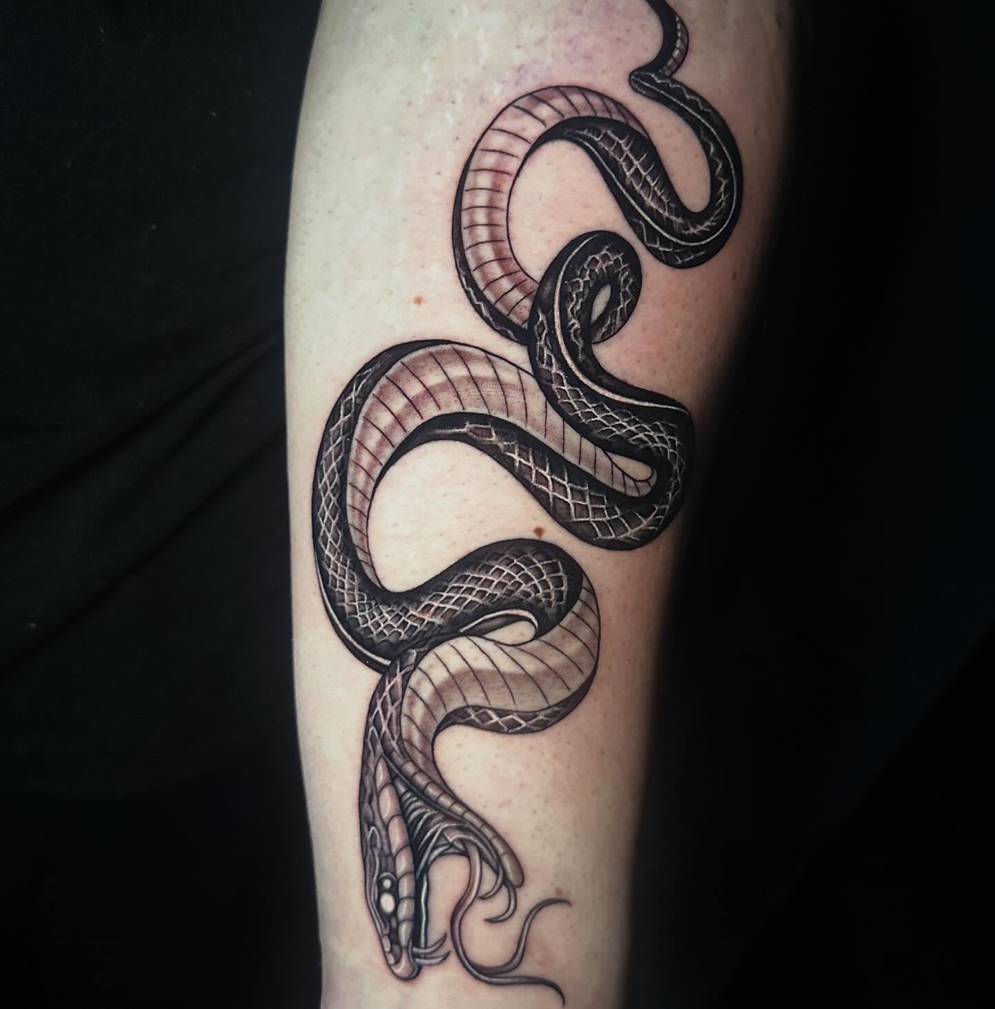 Tattoo by @jongioiatattoo — black_and_grey