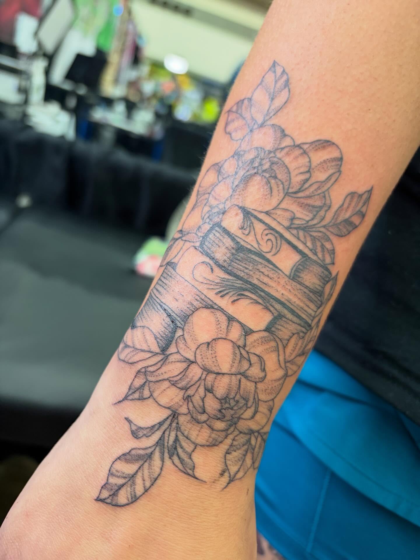 Tattoo by @sumertattoos — black_and_grey
