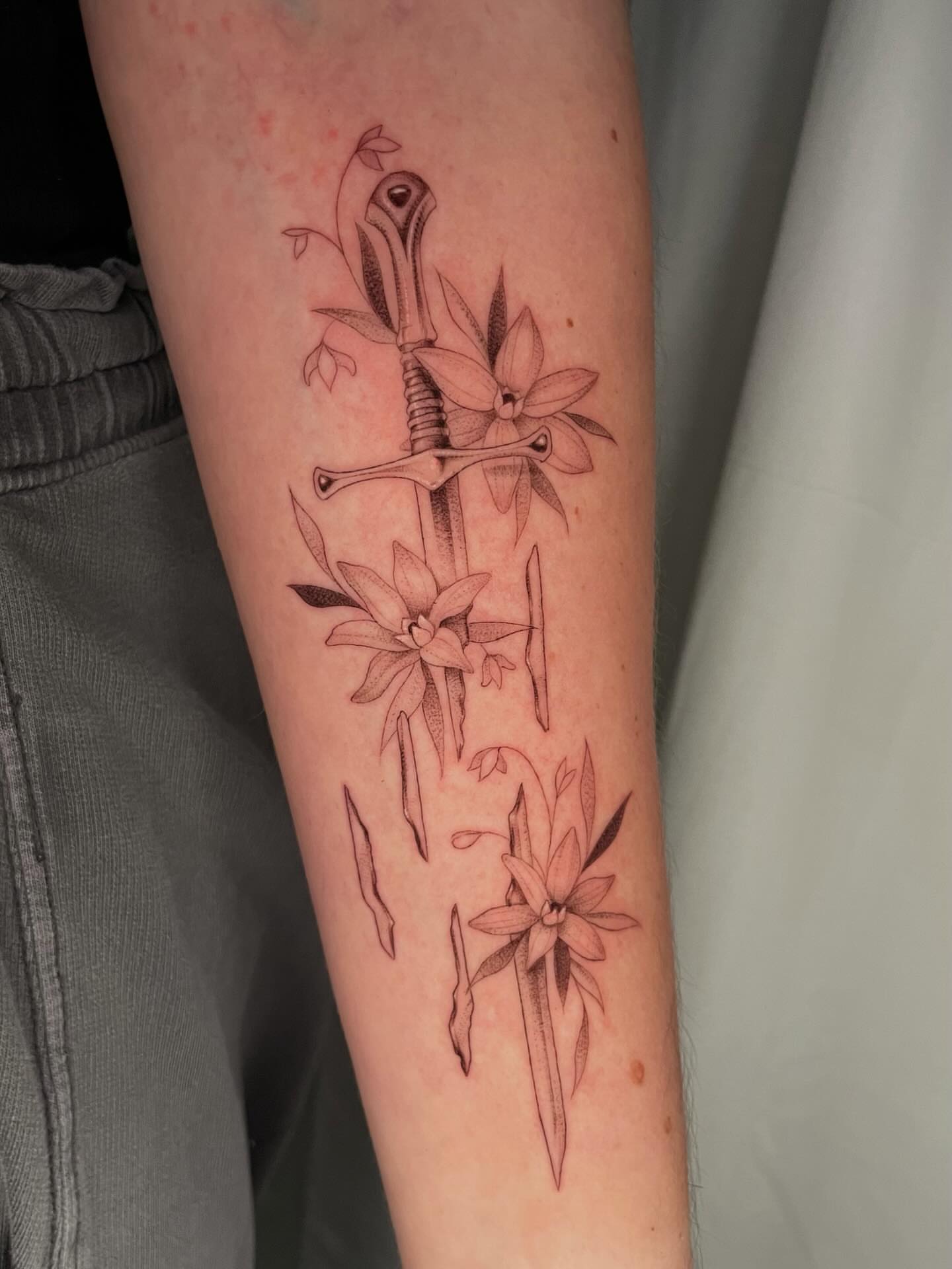 Tattoo by @samiamthesam — black_and_grey