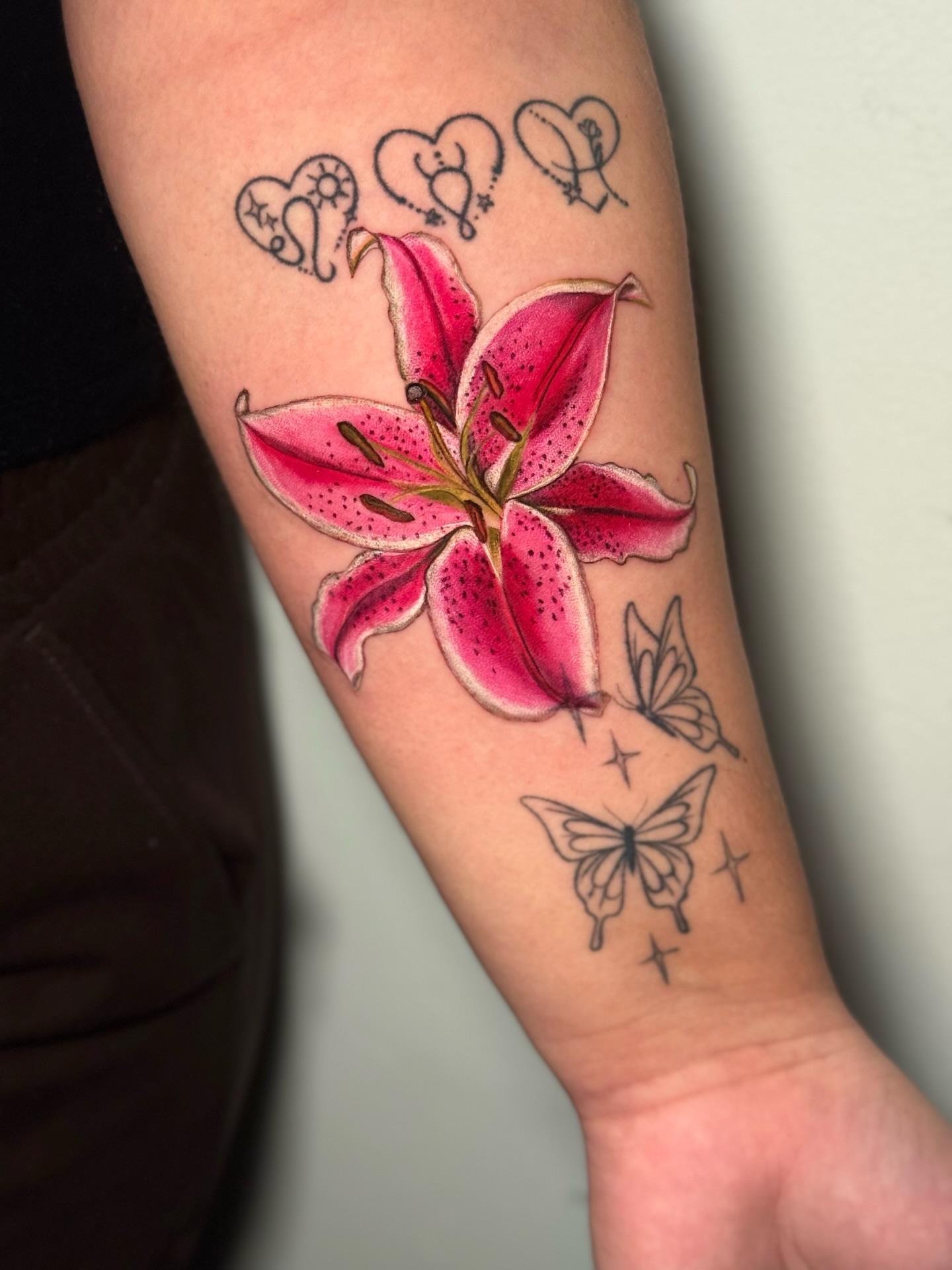 Lily realism tattoo on the forearm by 𝕀𝕣𝕚𝕤 𝔸𝕣𝕖𝕝𝕝𝕒𝕟𝕠