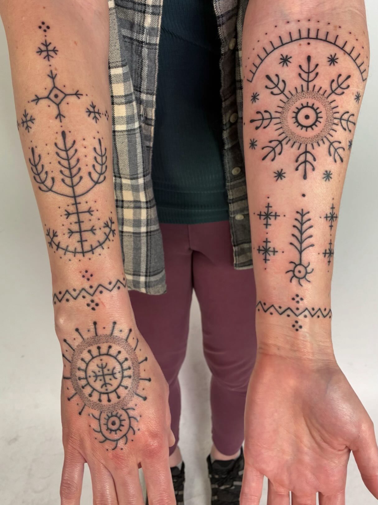 Tattoo by @daverodrigueztattoos — dotwork, geometric