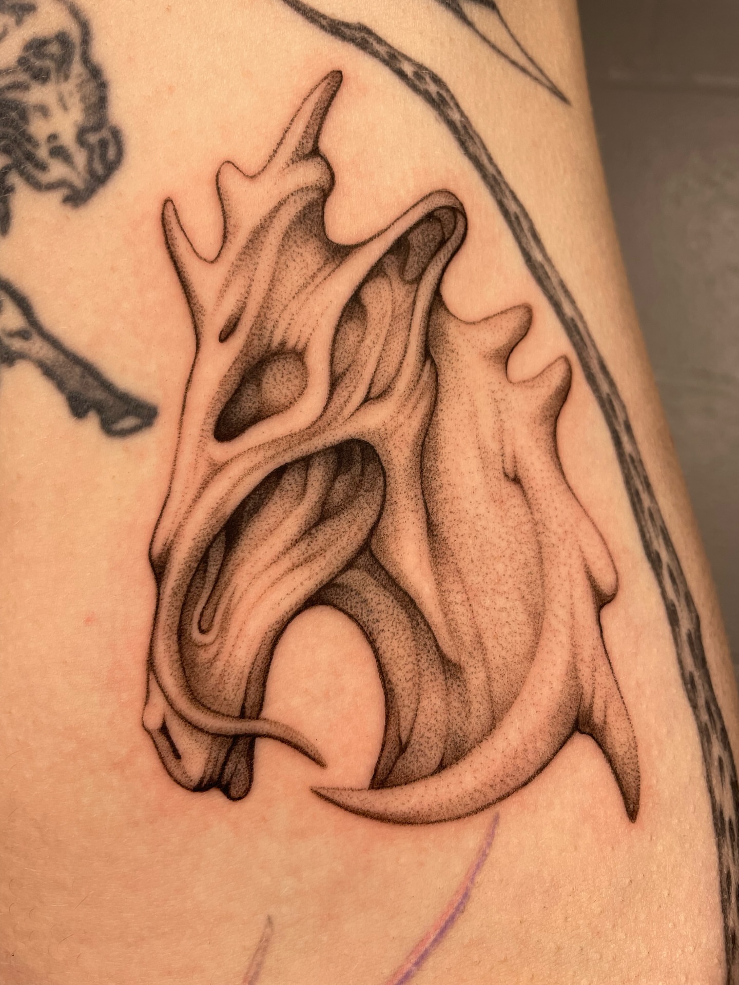 Antlers black and grey tattoo on the forearm by 𝕮𝖆𝖗𝖔𝖑𝖎𝖓𝖊 𝕽𝖆𝖊 𝕽𝖔𝖇𝖎𝖓𝖘𝖔𝖓, Los Angeles, California