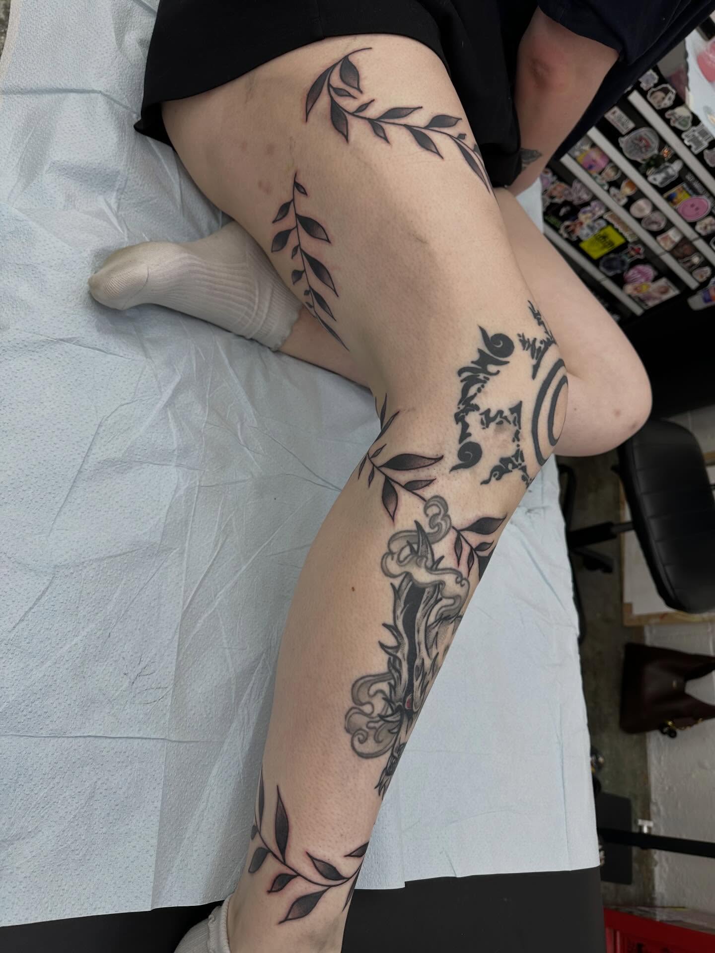 Floral vine black and grey tattoo on the thigh by mychaela ๐ฑ