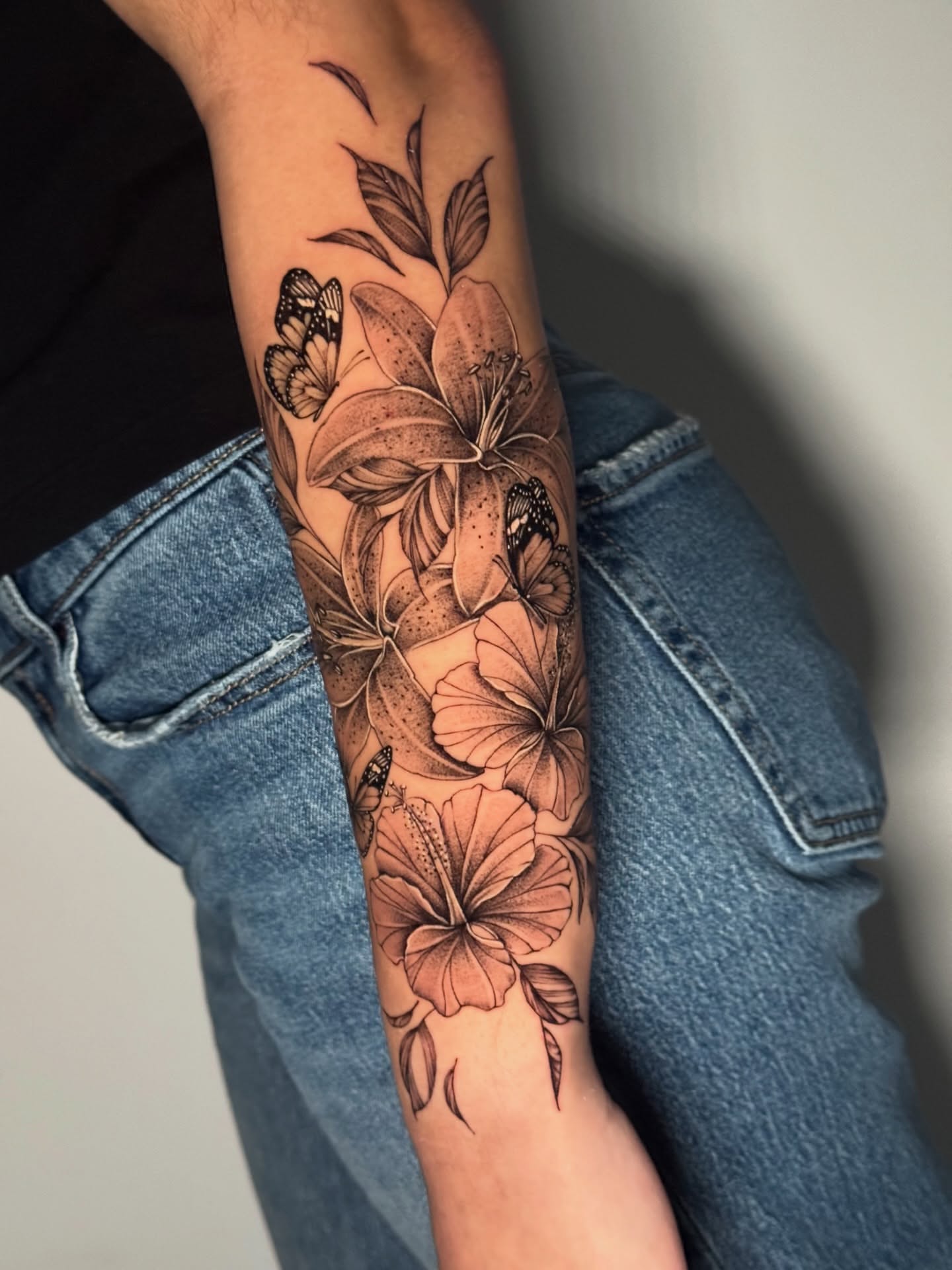 Tattoo by @monicas_tattoos โ dotwork, realism
