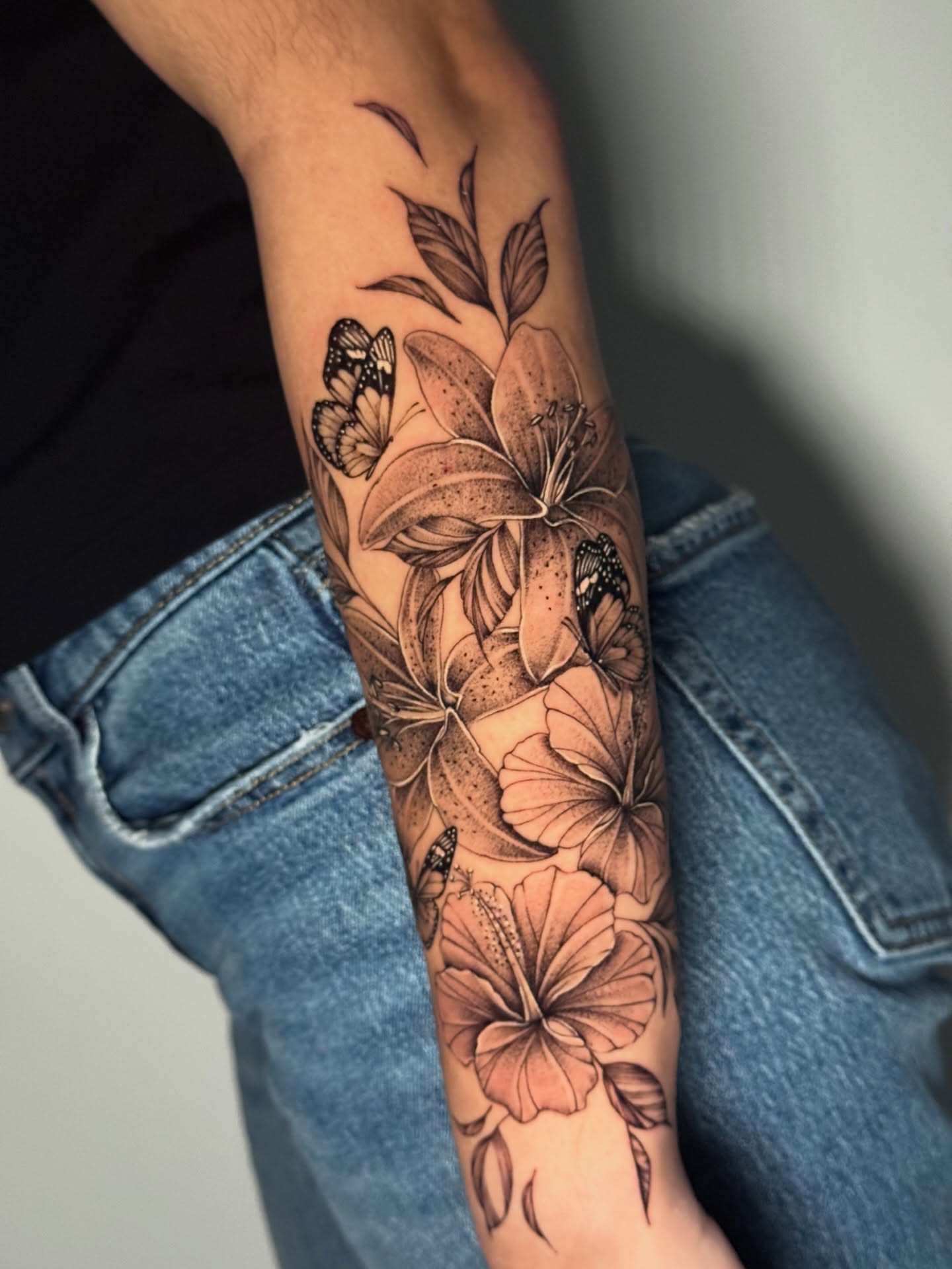 Flowers and butterflies dotwork tattoo on the forearm by 𝕸𝖔𝖓𝖎𝖖𝖚𝖊𝖊𝖓