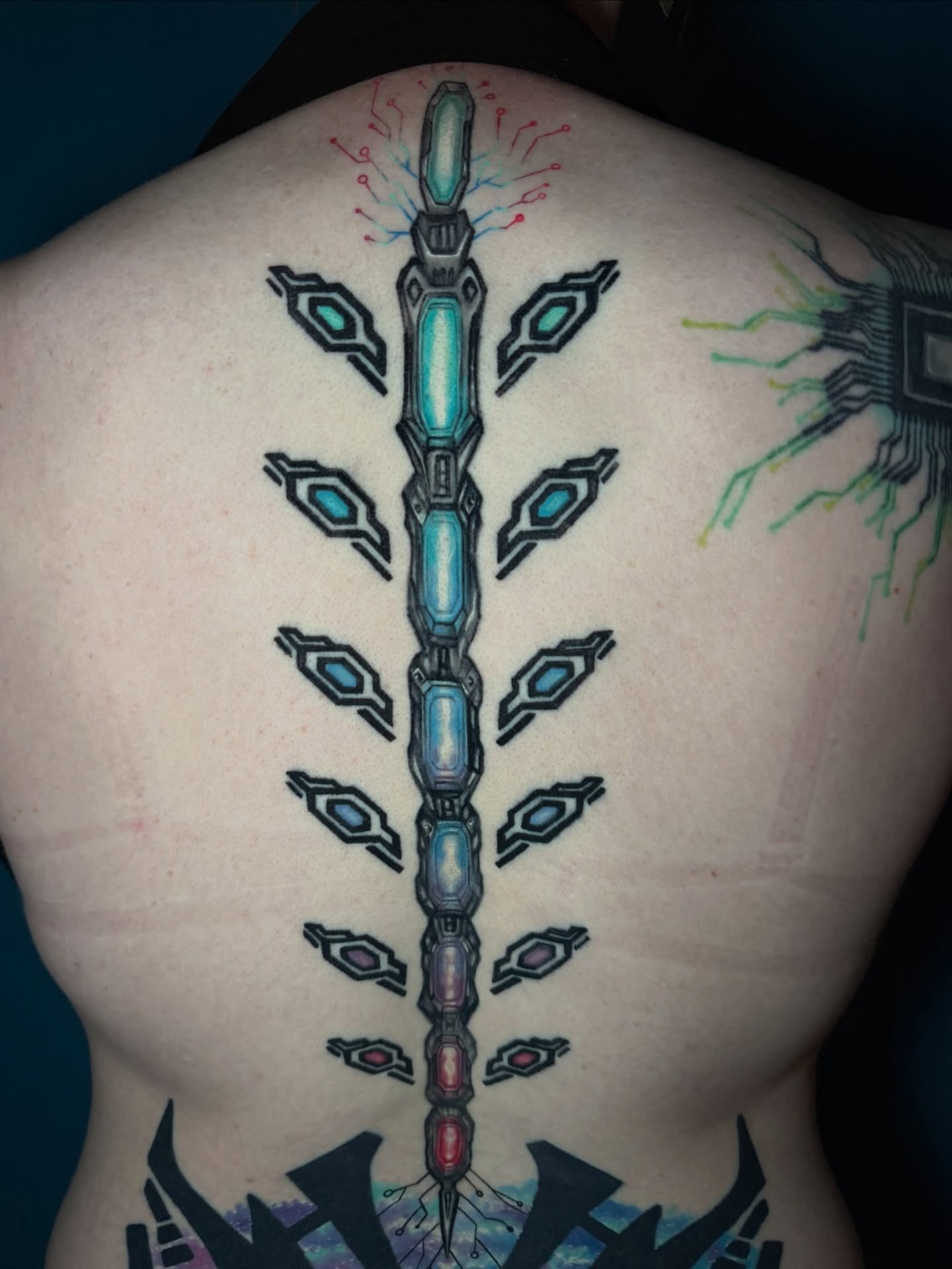 Cybernetic spine geometric tattoo on the back by Meg Mayhem ๐จ Sarenity Tattoo