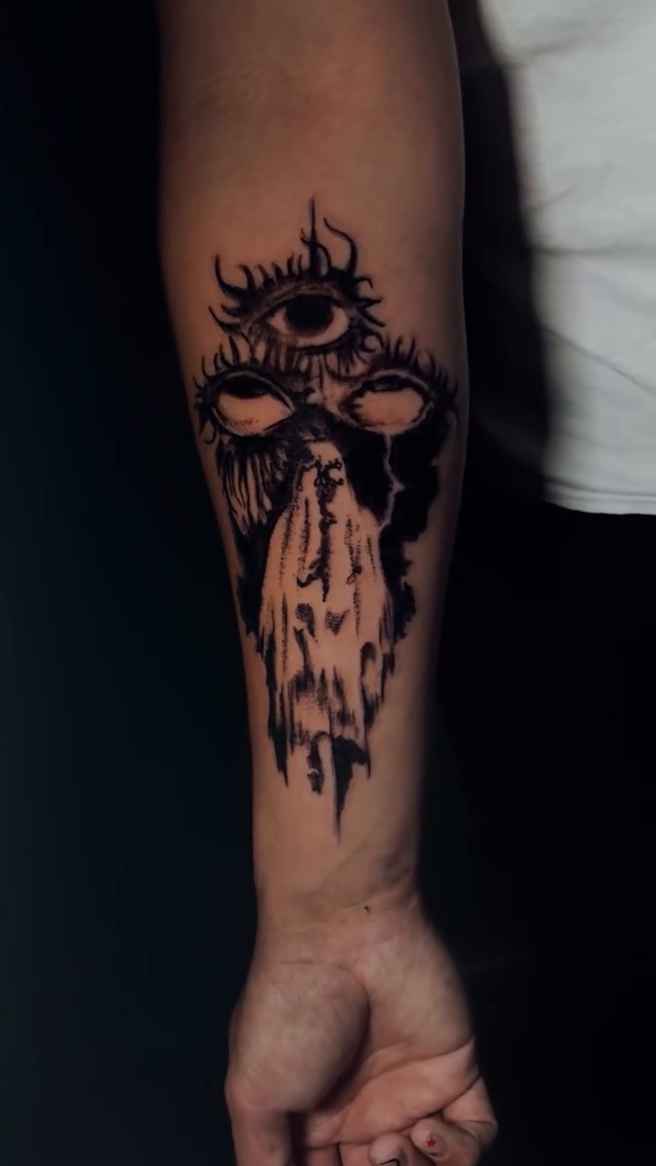 Tattoo by @arrieta.damian_tattoo — blackwork, dark_realism
