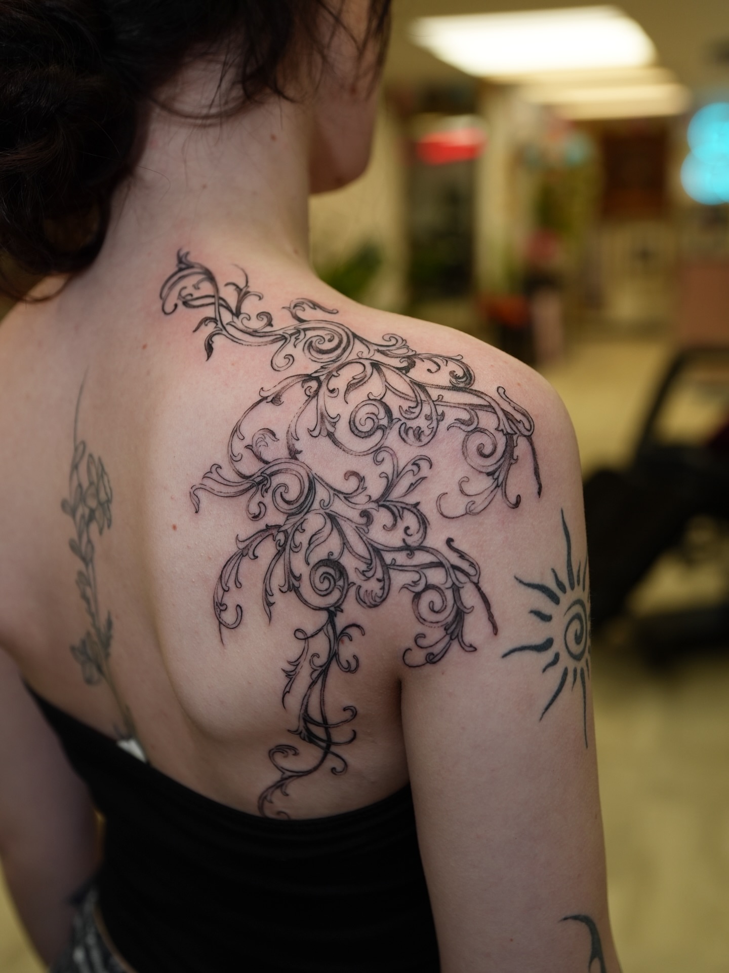 Floral vine ornamental tattoo on the shoulder by Kevin Betancourt