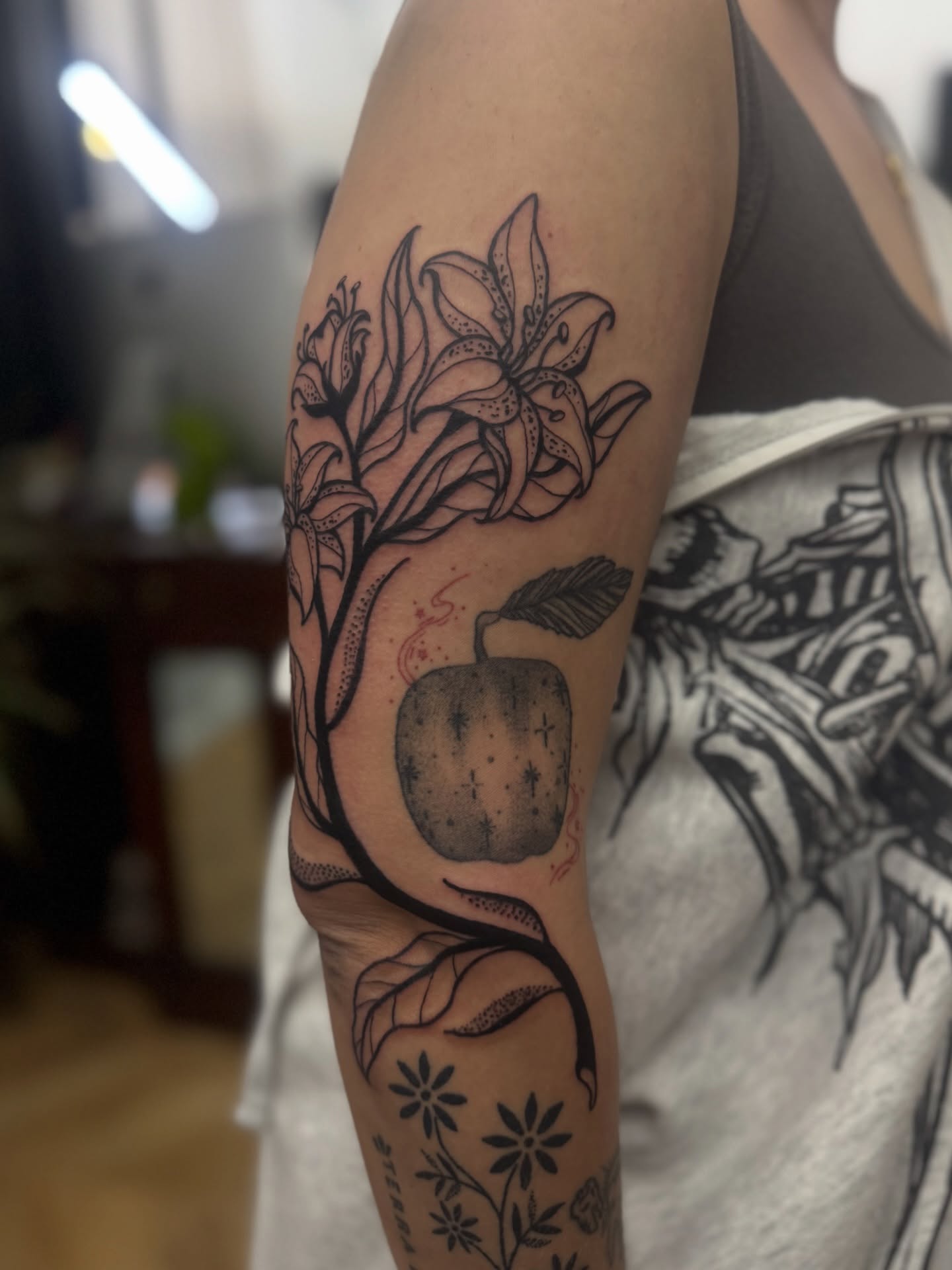 Tattoo by @chloemarietattoo โ black_and_grey