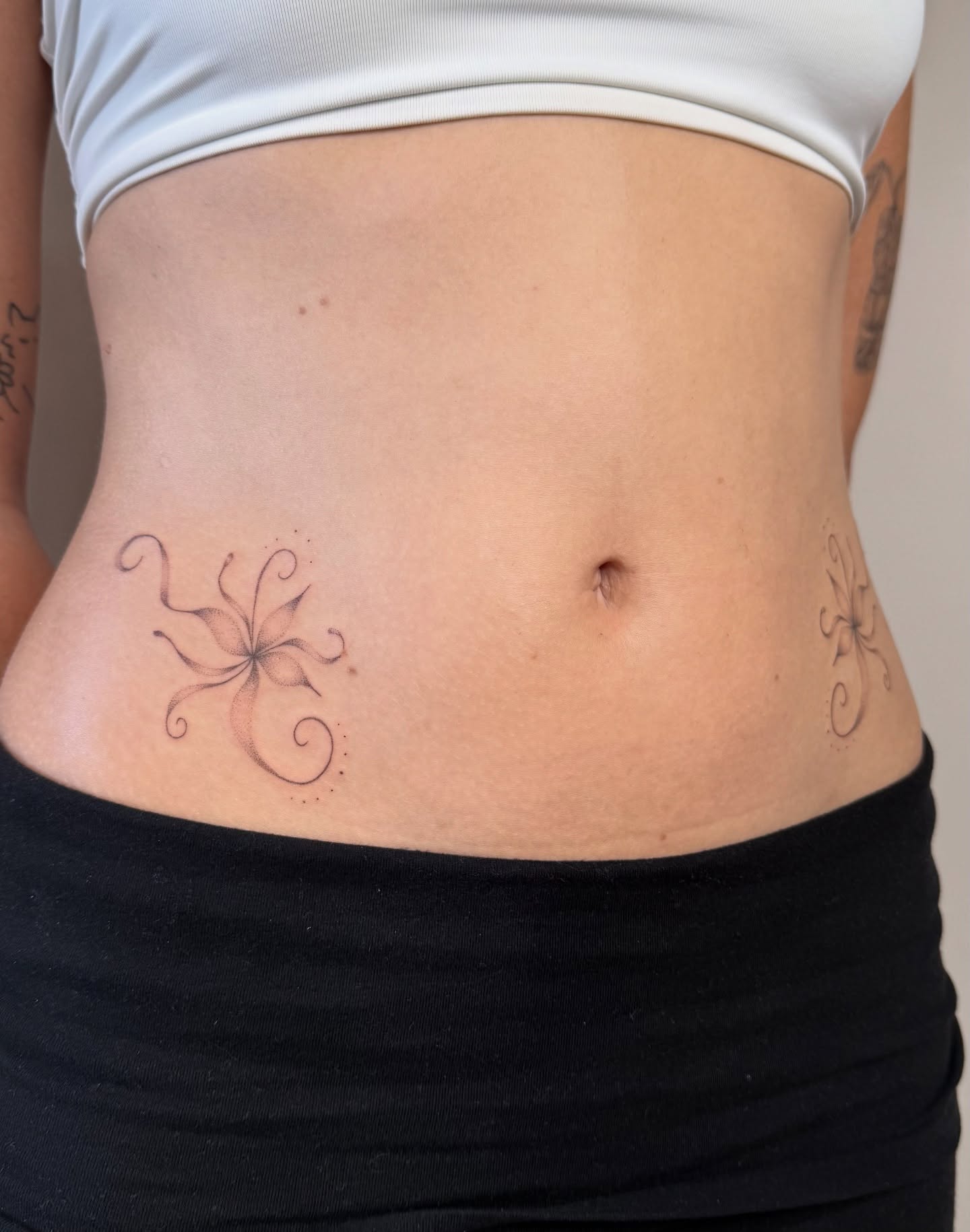Flower dotwork tattoo on the torso by Soomin