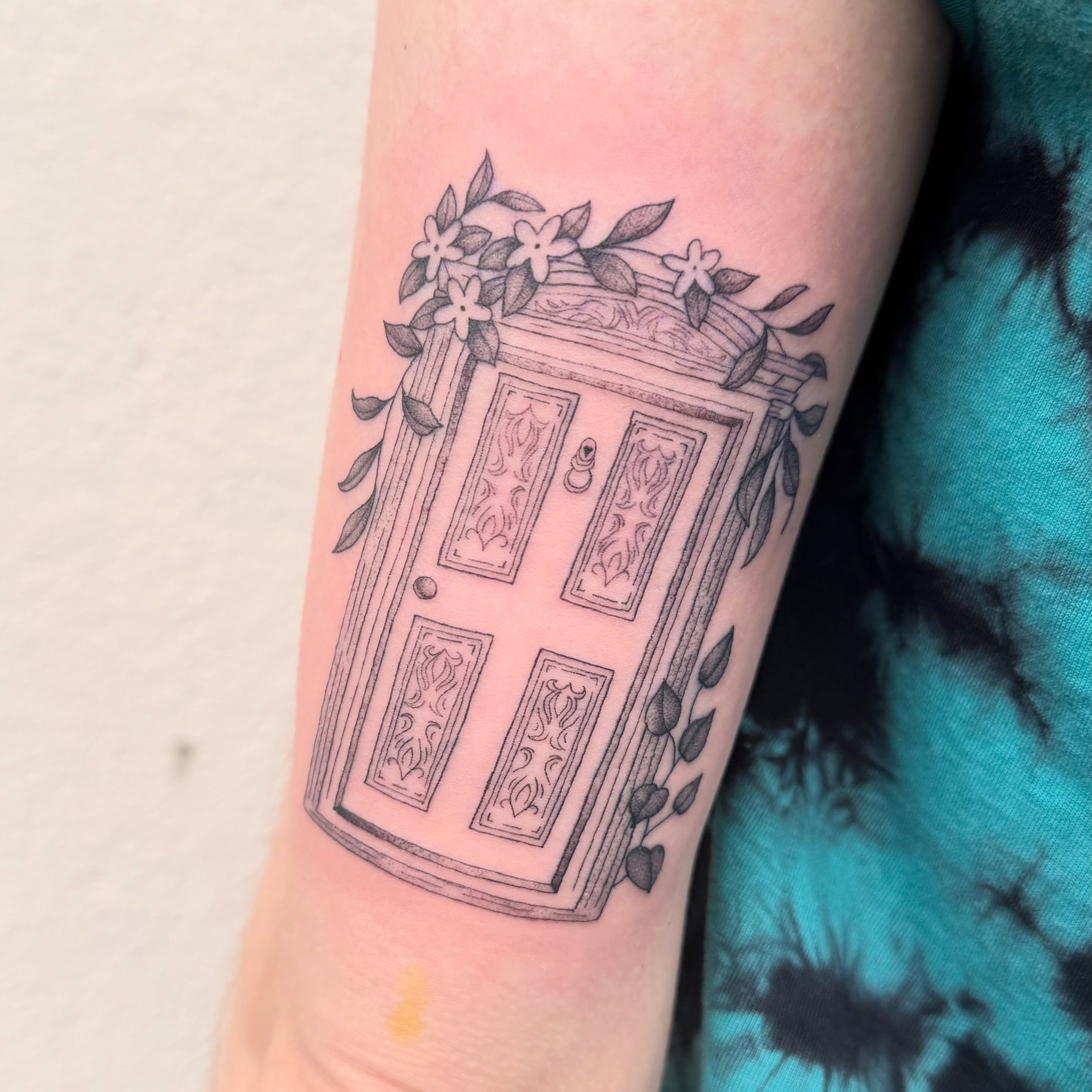 Tattoo by @madisonpaigedavenport — black_and_grey