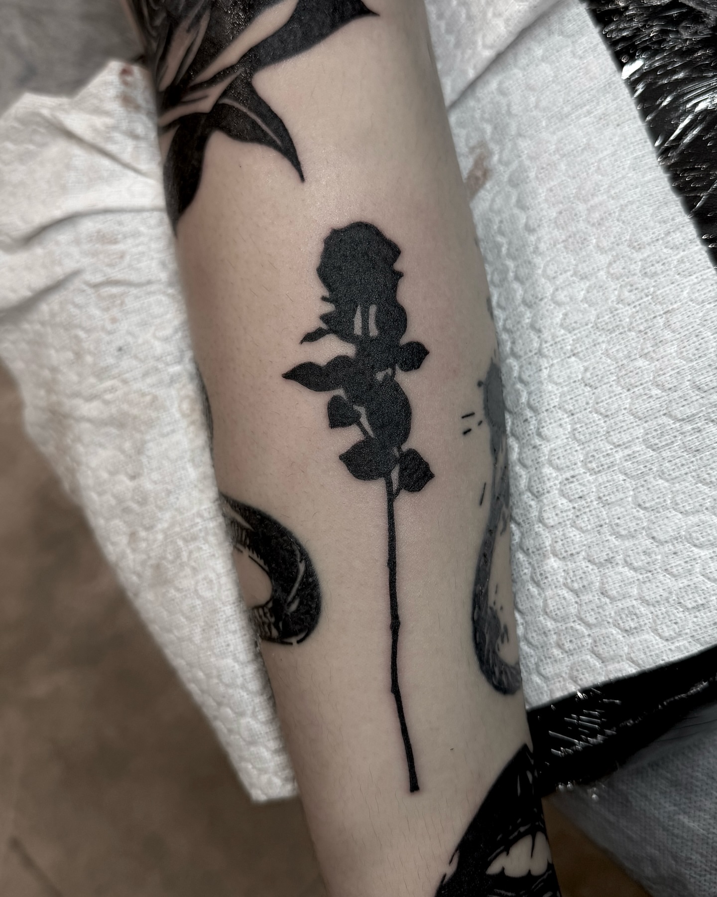 Tattoo by @roniblack_tt — black_and_grey