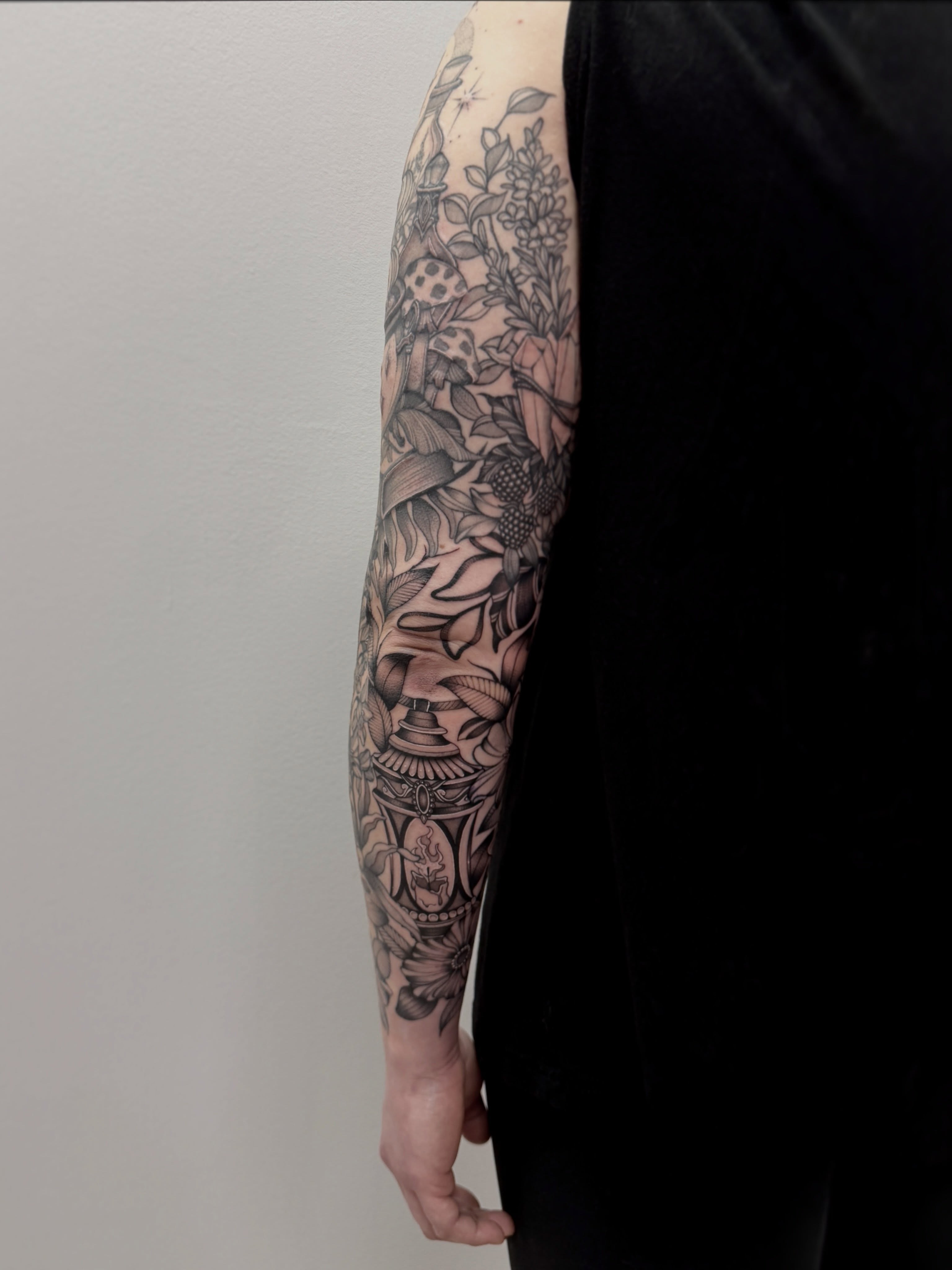 Tattoo by @lilindigotattoo โ black_and_grey