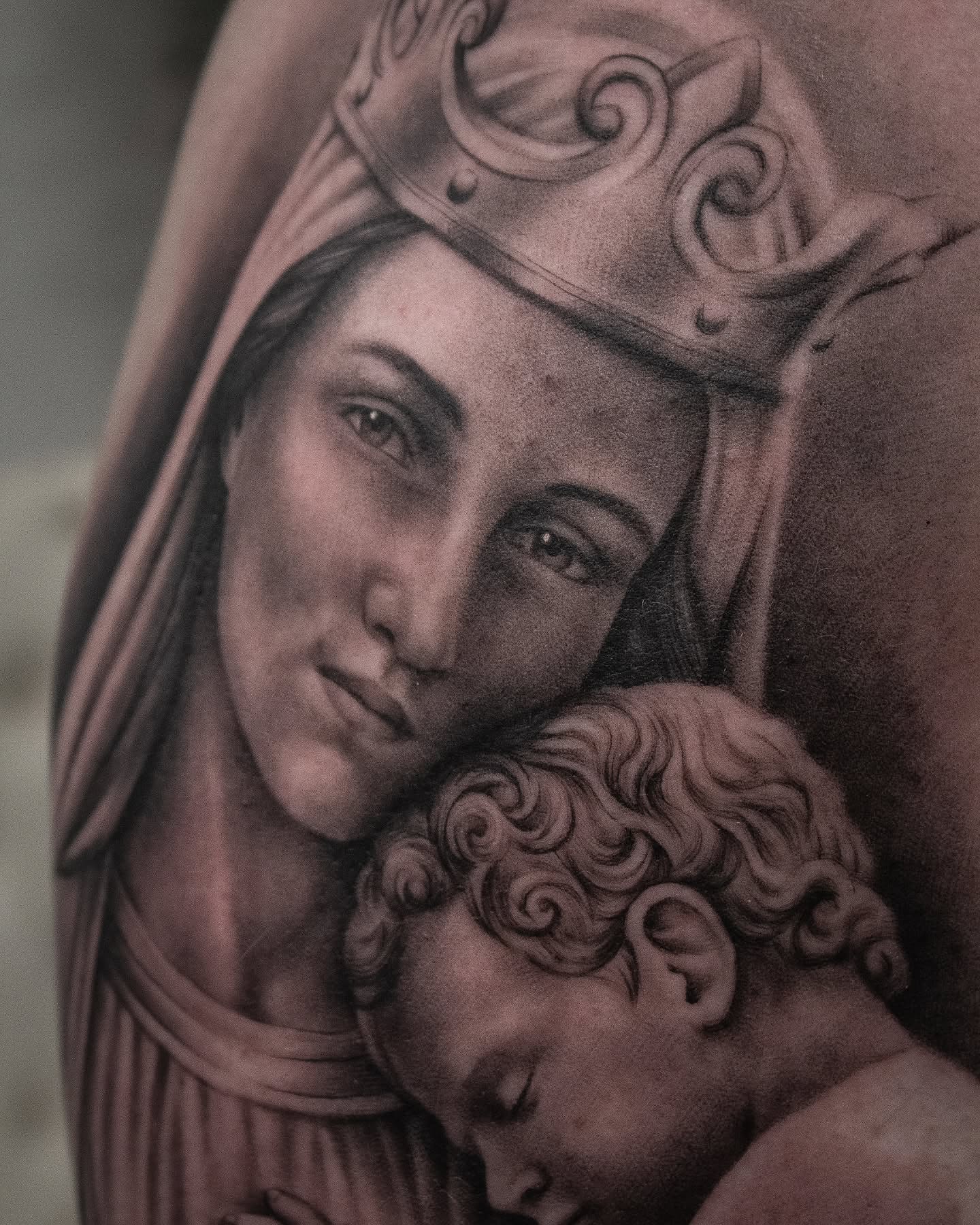 Mother and child realism tattoo on the upper arm by Erik Bonilla