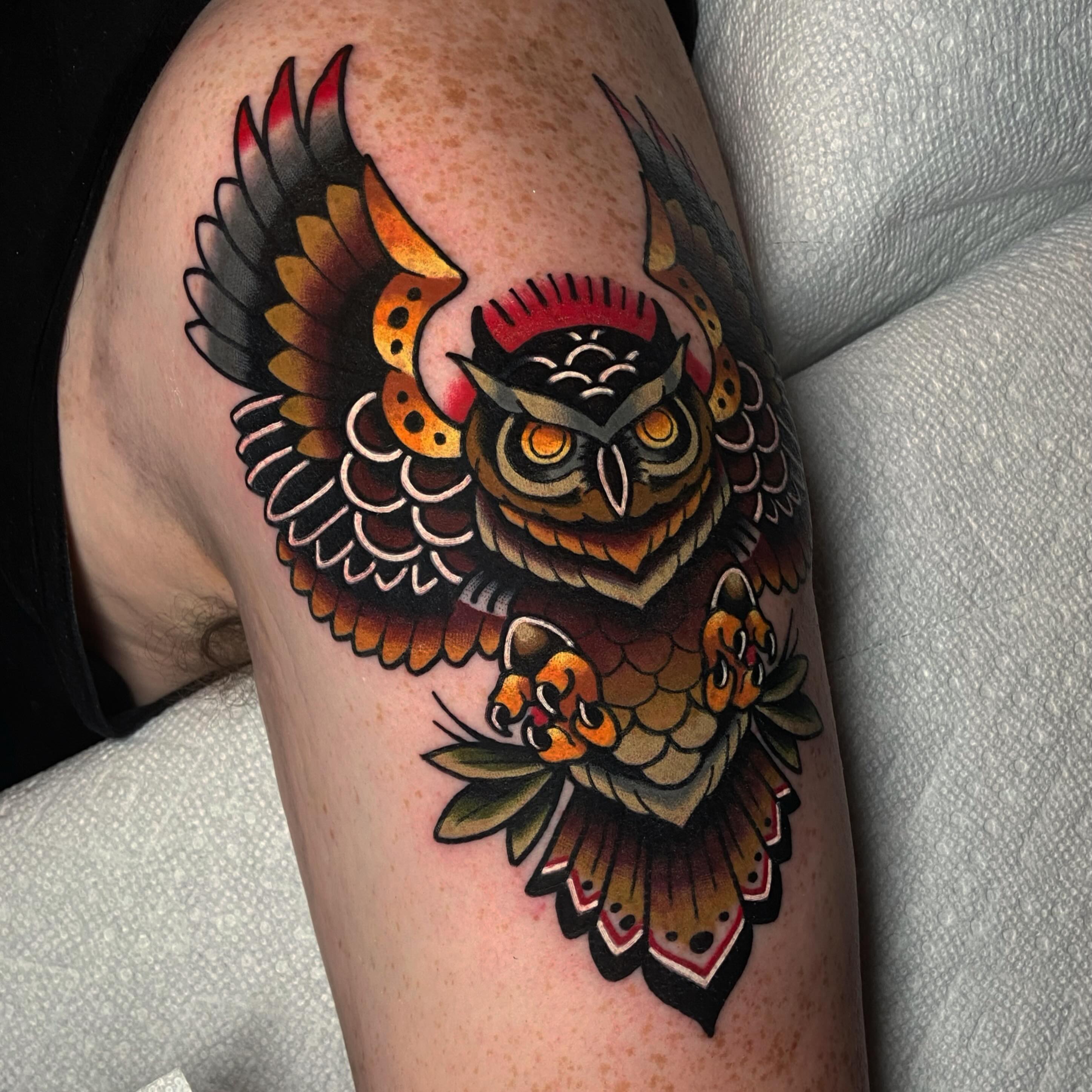 Owl American traditional tattoo on the thigh by Matthew Limbers⚜️