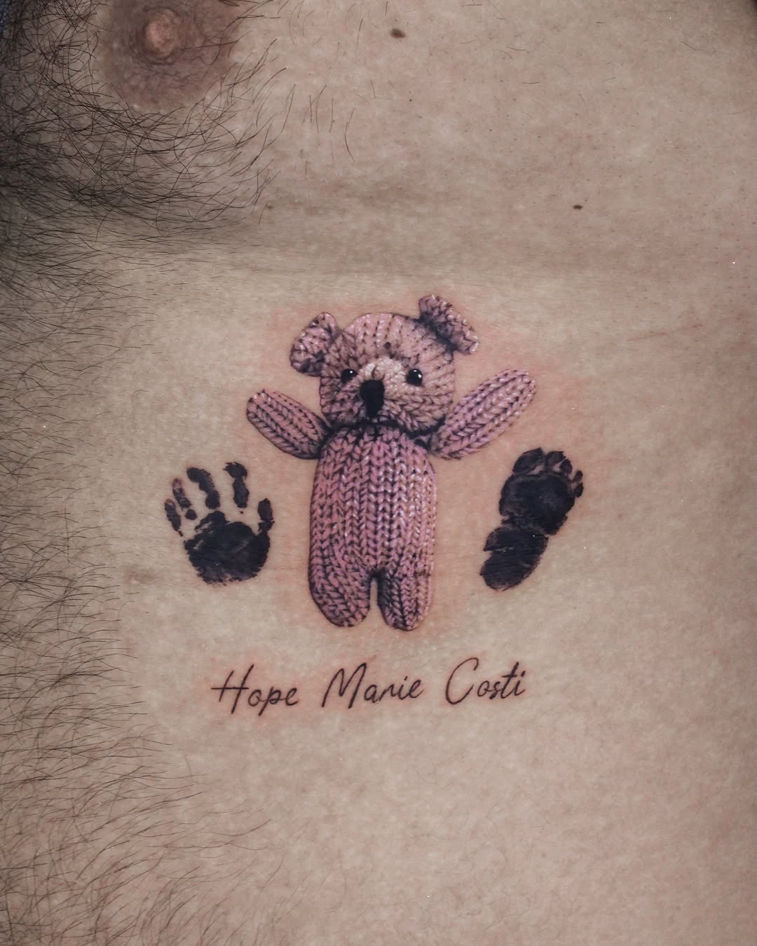 Teddy bear dotwork tattoo on the thigh by Tattoo artist EJ (Mireu)