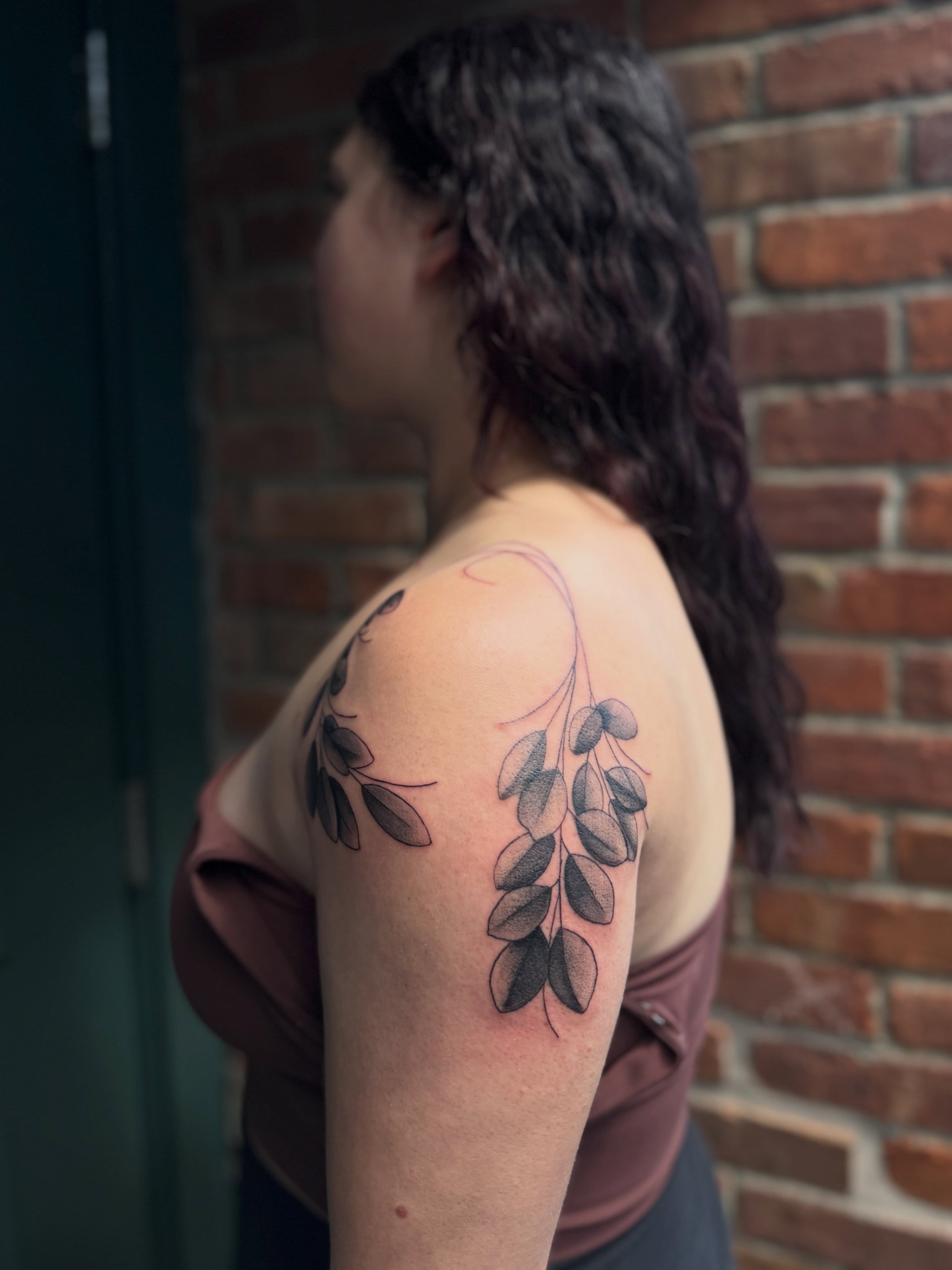 Branch with leaves dotwork tattoo on the shoulder by Nicole Libretti ✶ Tattoo ✶ Hvny
