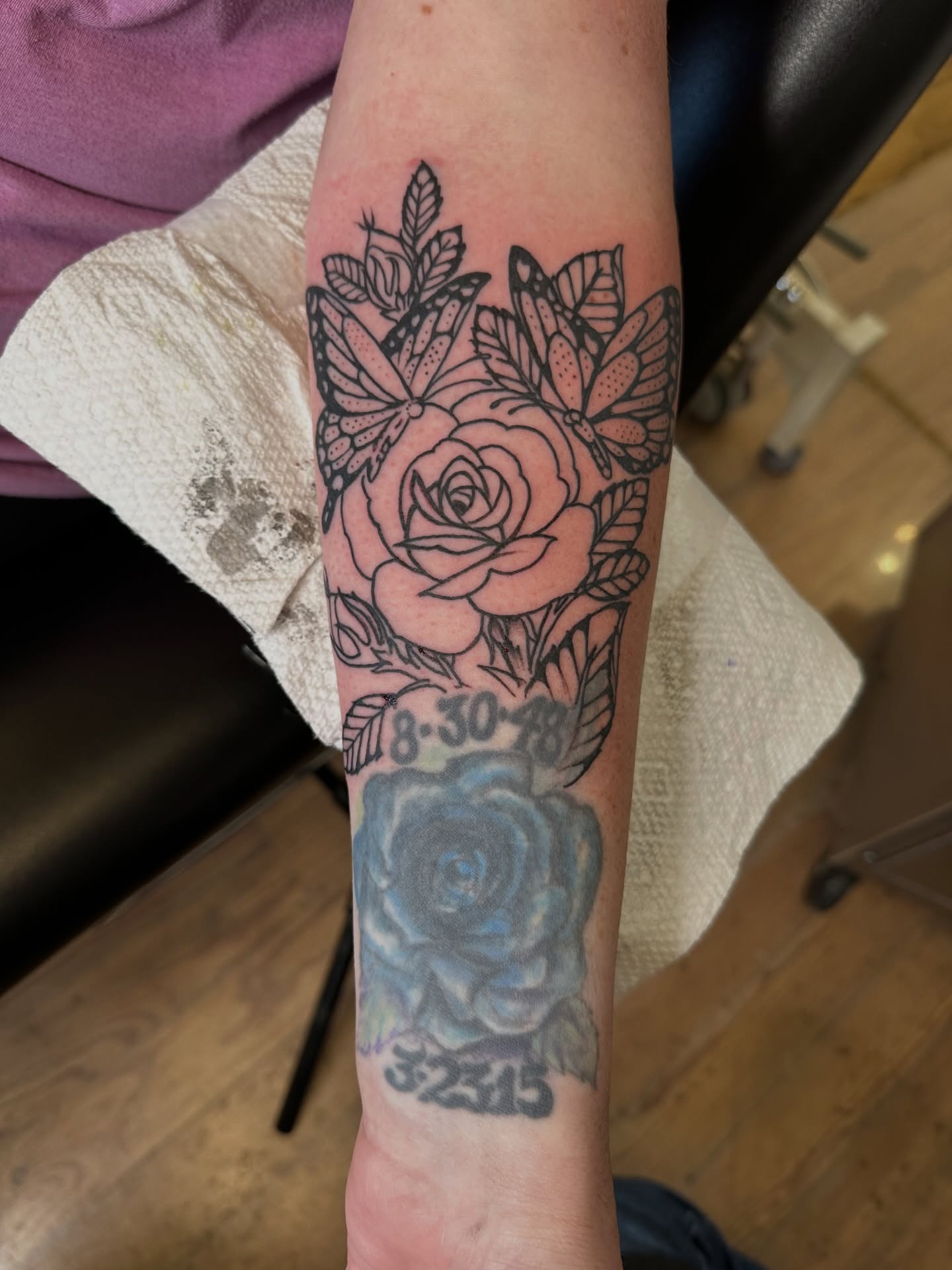 Tattoo by @electricunicorn — black_and_grey