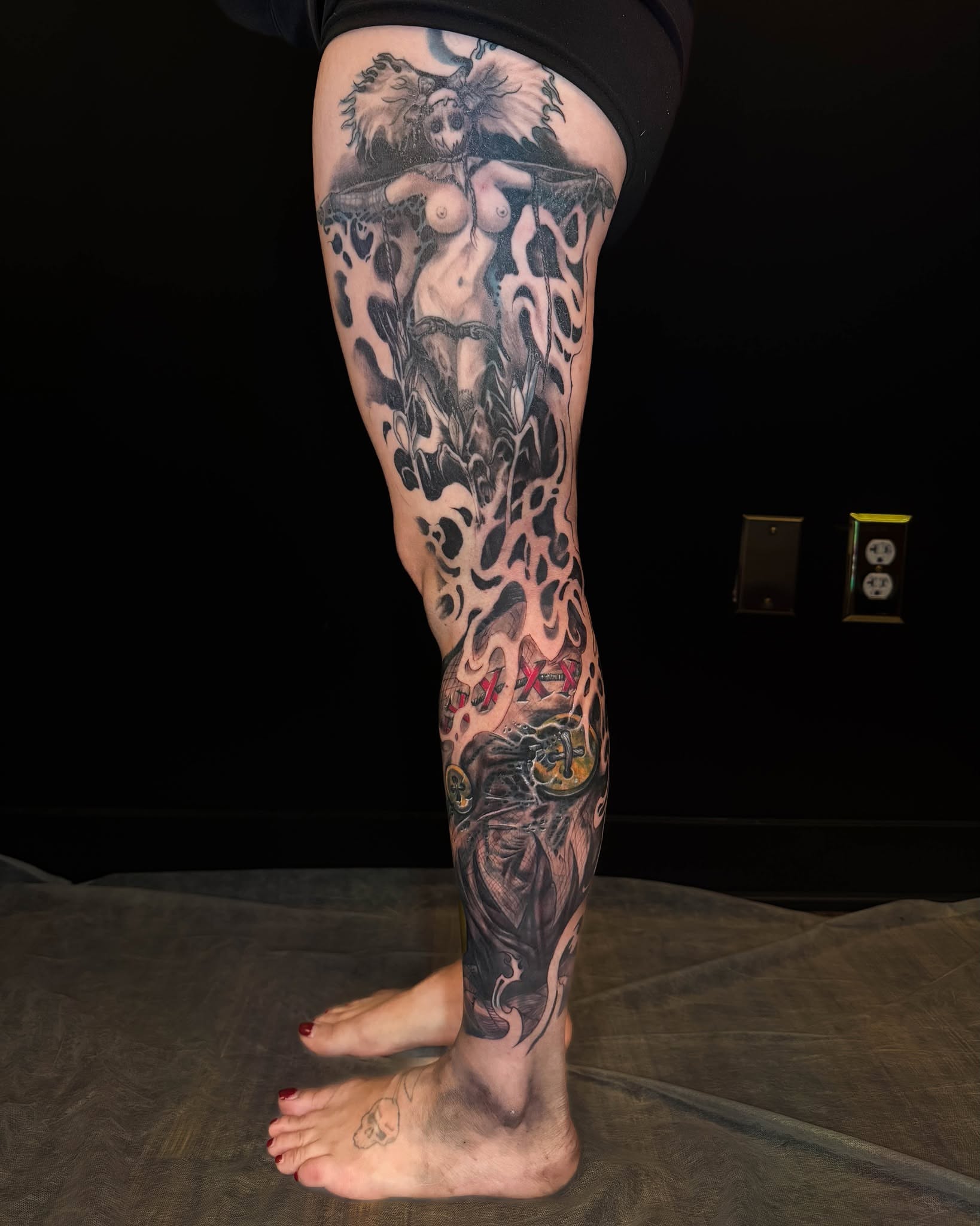 Naked woman with mushrooms realism tattoo on the leg by Bruno Moretti