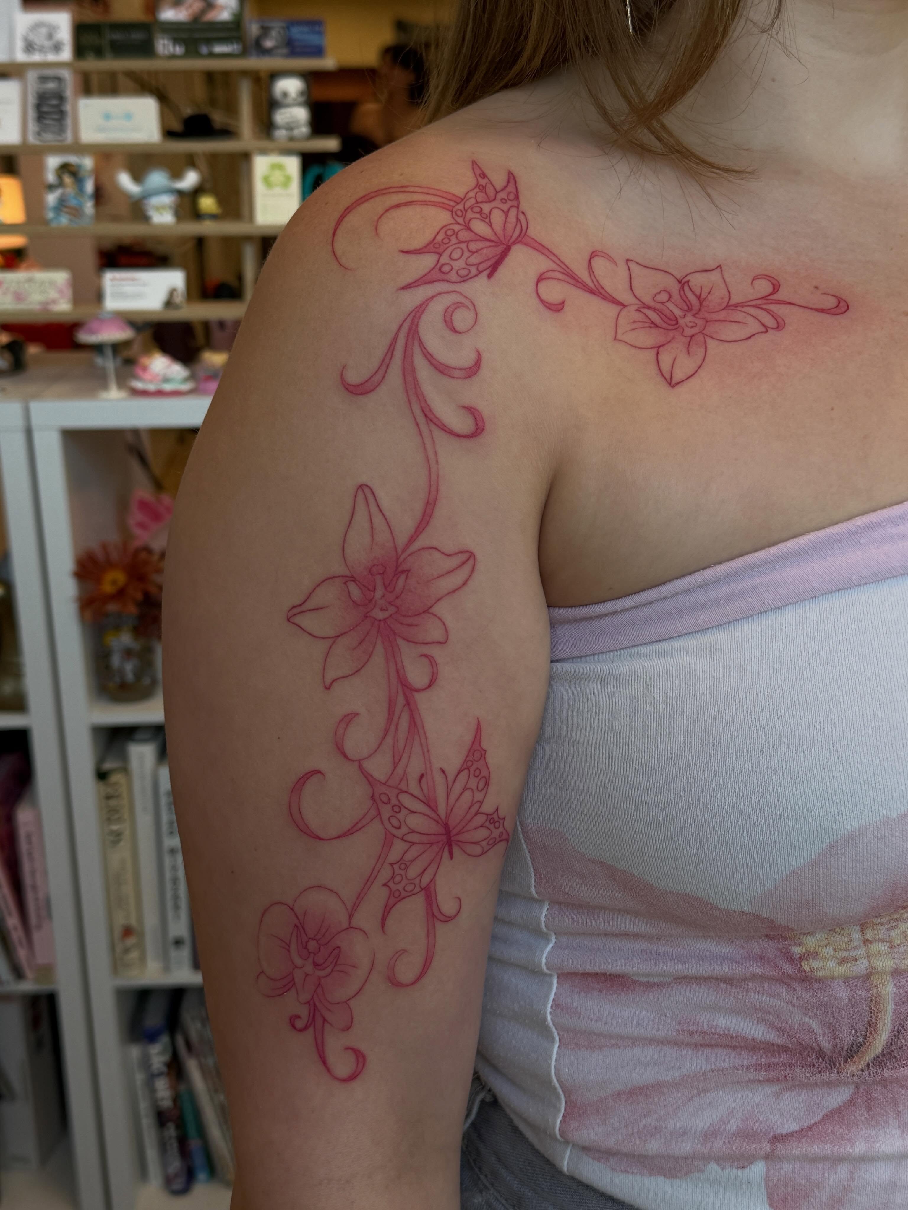 Floral design fine line tattoo on the shoulder by Rachel ˚⊱🪷⊰˚ 芷若, Des Moines, Iowa
