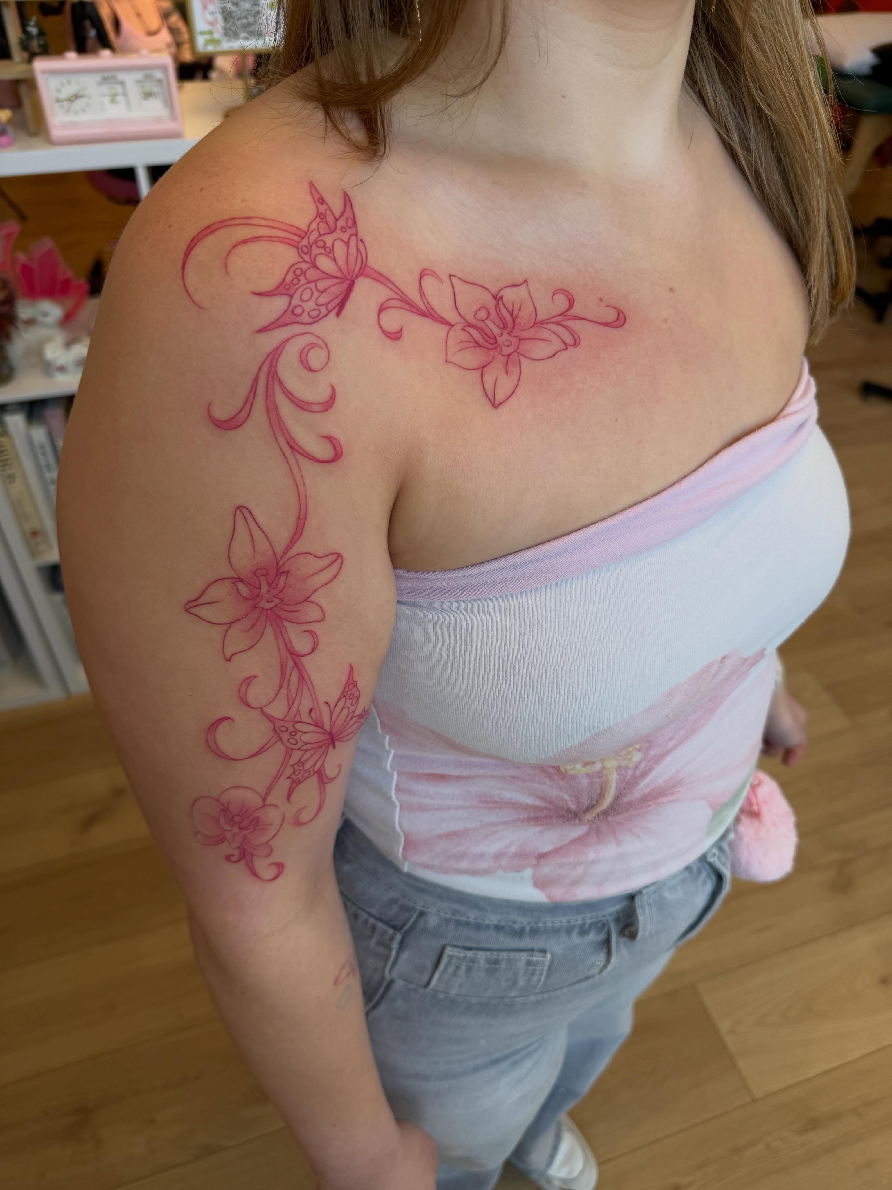 Floral design fine line tattoo on the shoulder by Rachel ˚⊱🪷⊰˚ 芷若, Des Moines, Iowa