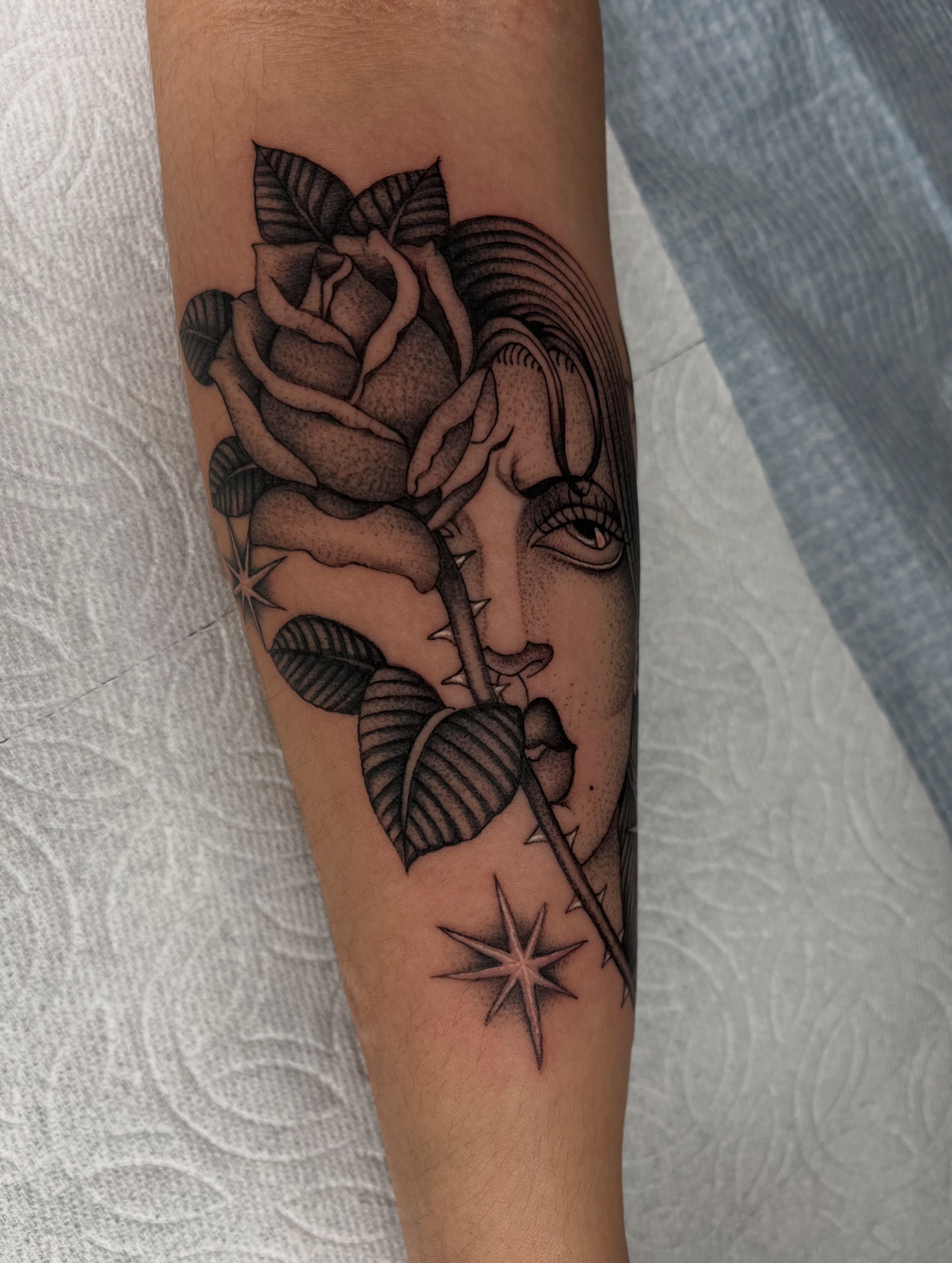Tattoo by @derosario__ — black_and_grey, realism