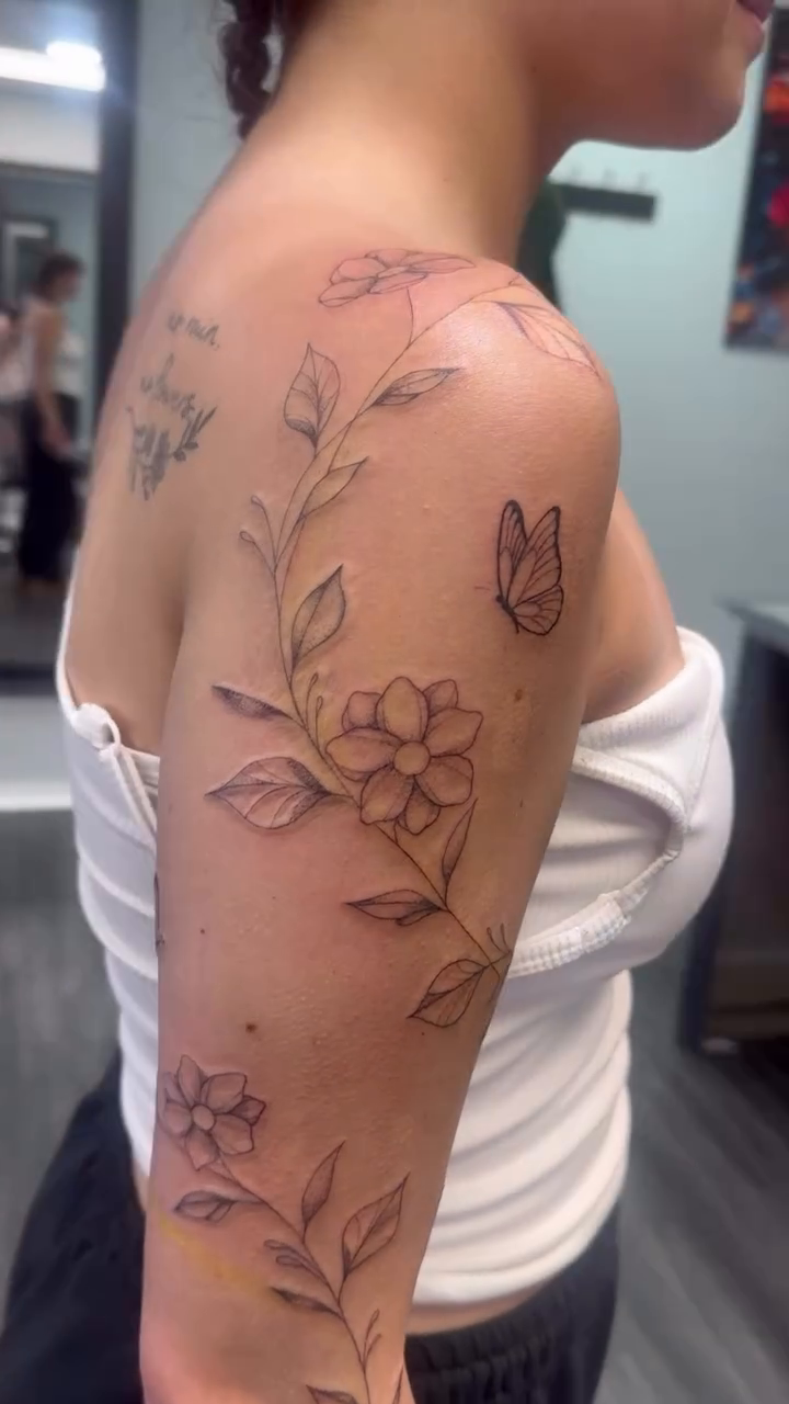 Tattoo by @izabella.tattoos — fine_line
