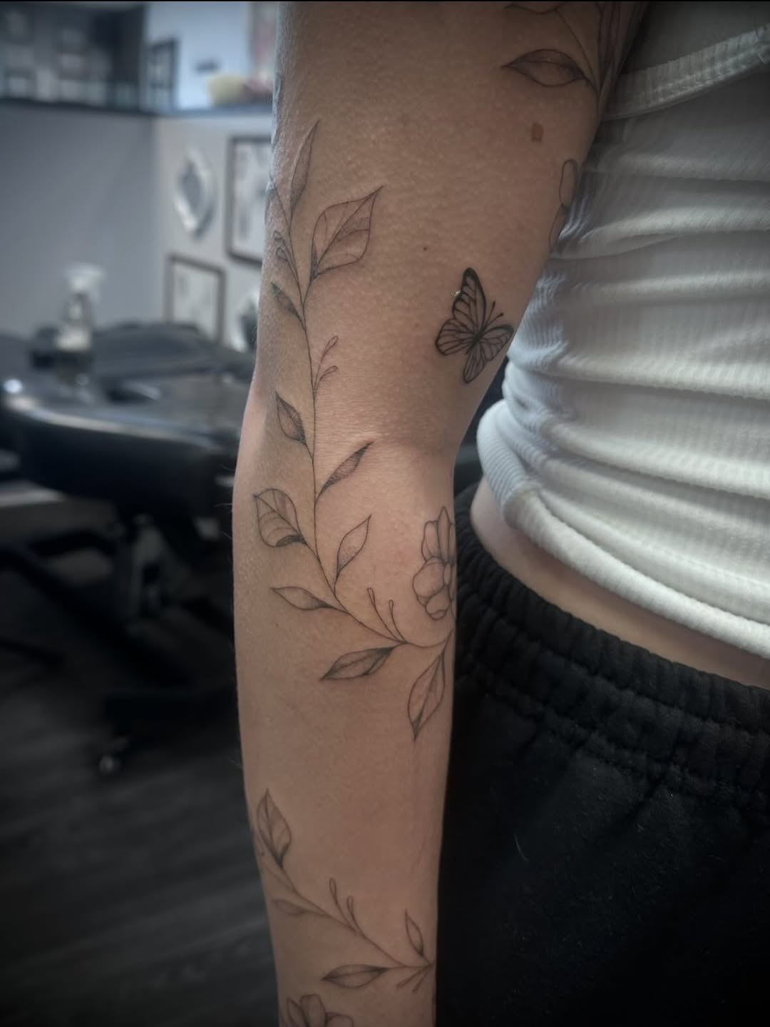 Tattoo by @izabella.tattoos — fine_line