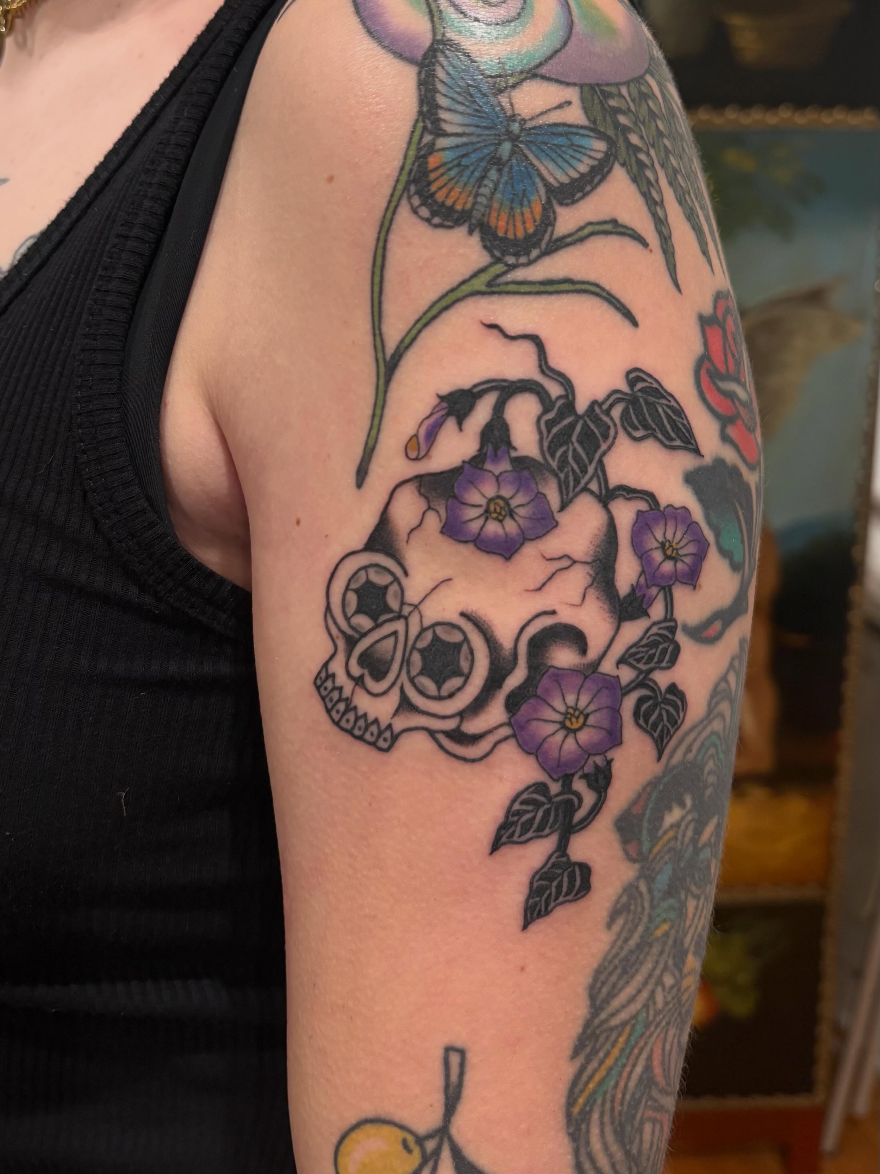 Skull with flowers American traditional tattoo on the forearm by 𝓰𝓲𝓷𝓪 𝓼𝓮𝓻𝓹𝓮𝓷𝓽𝓲𝓷𝓪