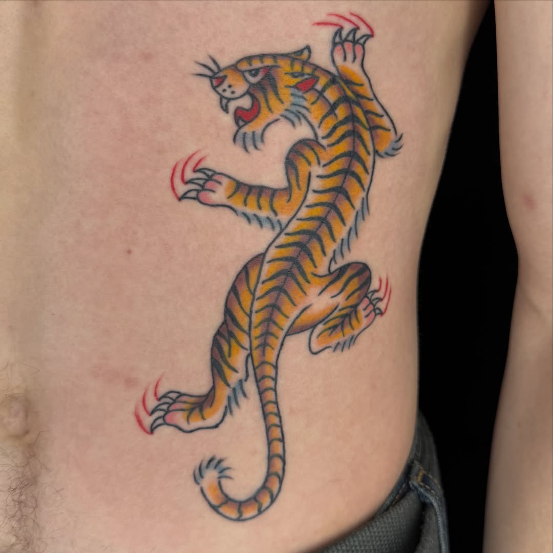 Tiger American traditional tattoo on the ribs by Kaysen