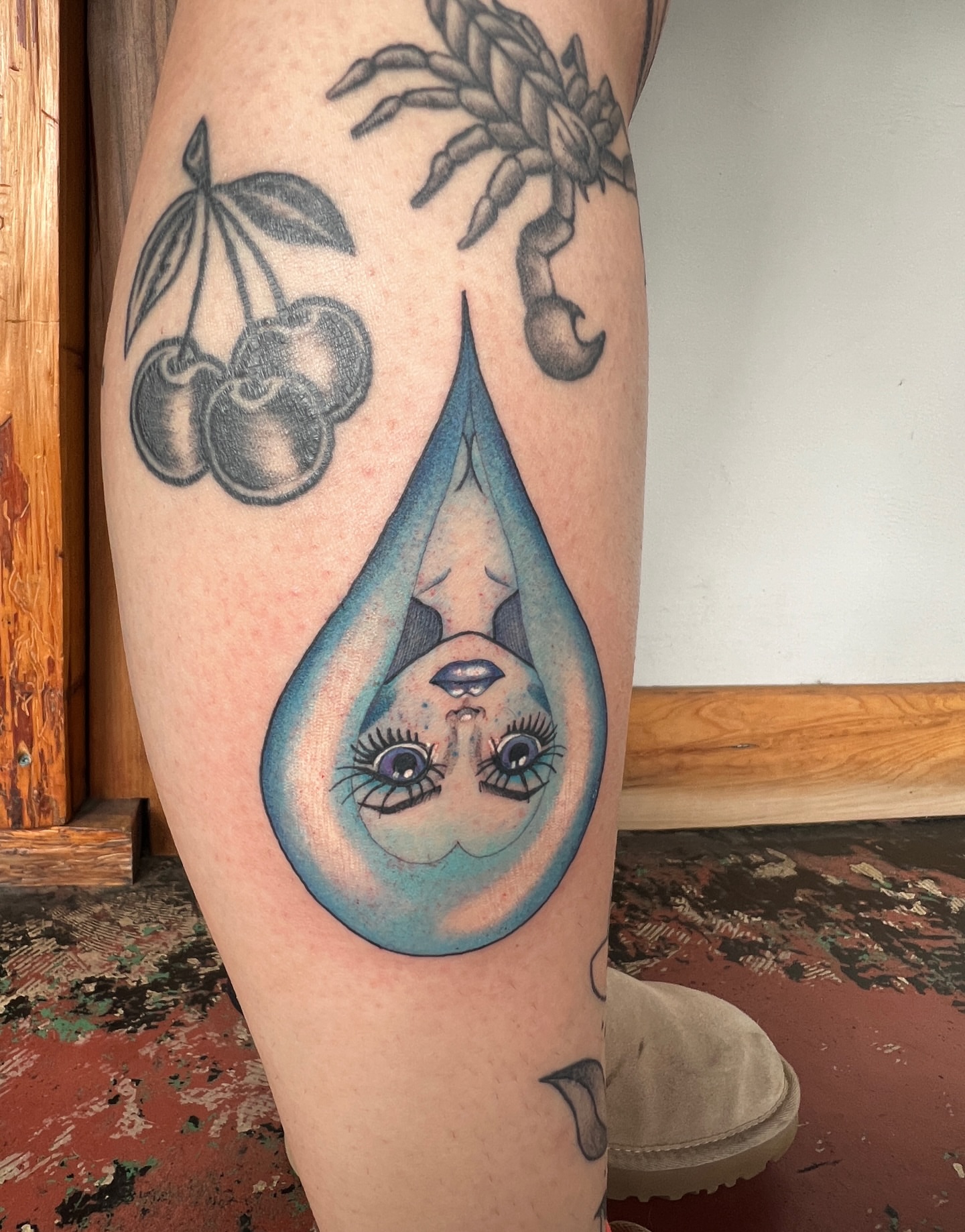 Teardrop with face American traditional tattoo on the thigh by ✨ Pata Pardee ✨ illustration tattoo