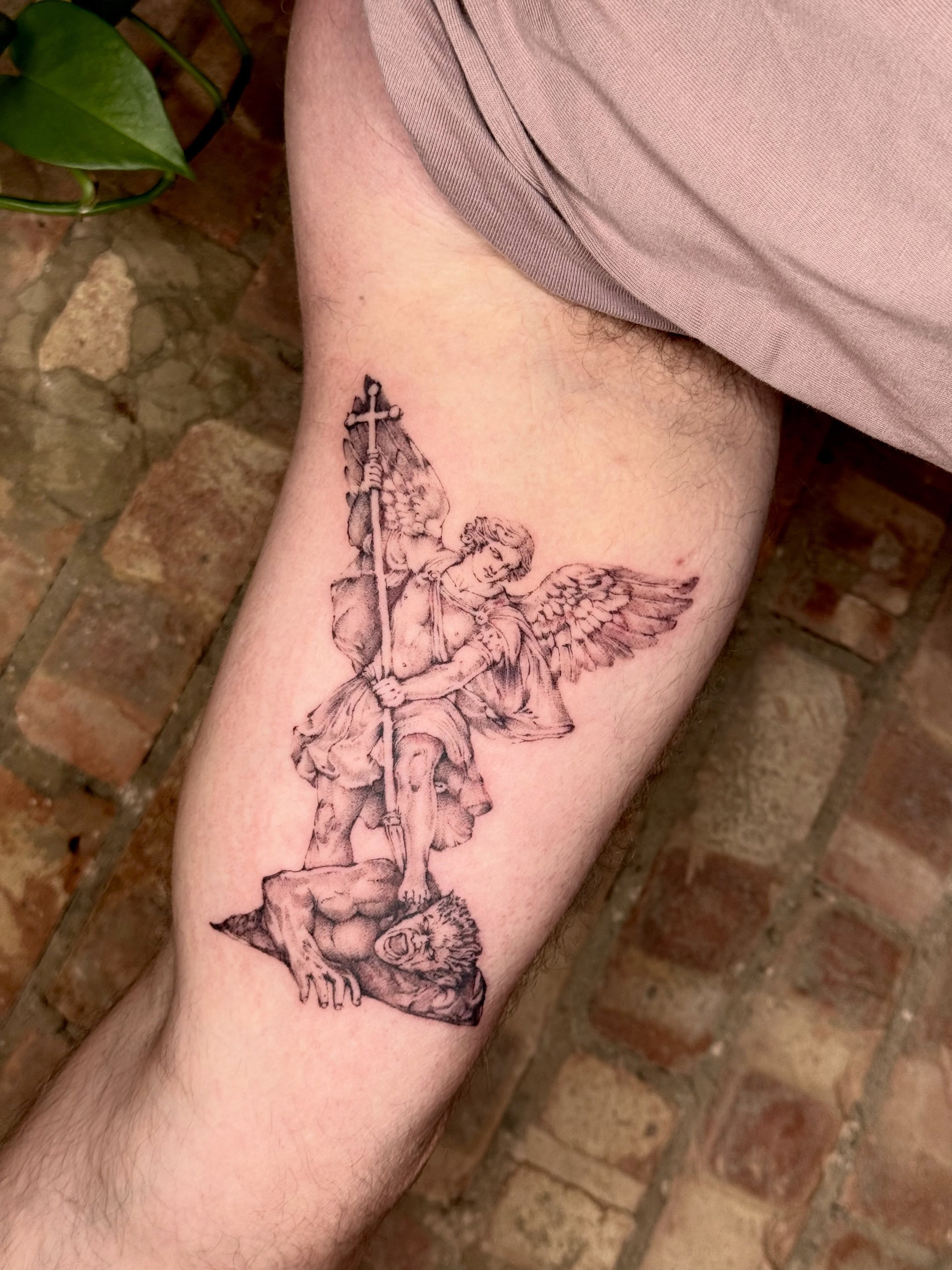 Tattoo by @passthesaltbitch β black_and_grey, realism