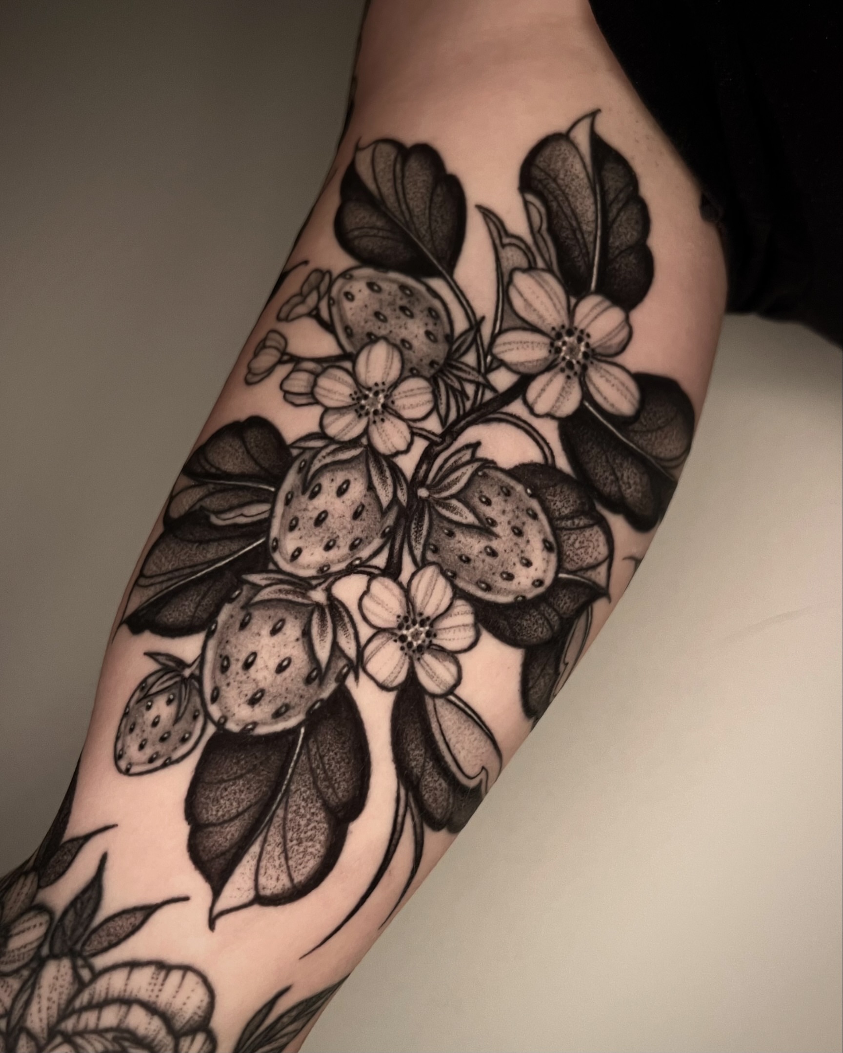 Tattoo by @caitybugink โ dotwork, black_and_grey