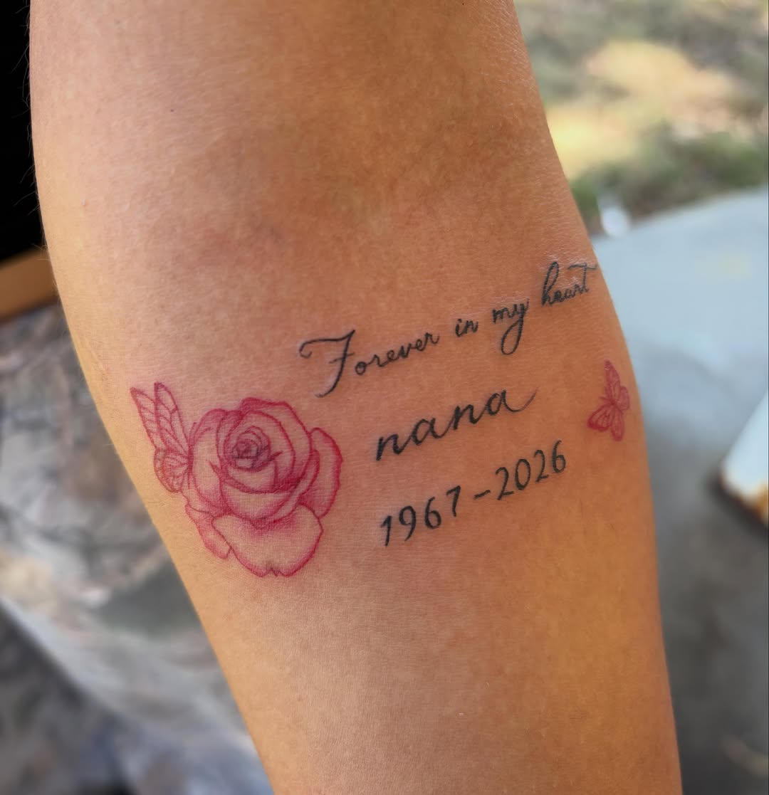 Rose and memorial text lettering tattoo on the forearm by πππ§ ππ’ππ π¨ πππππ¨π¨π¬