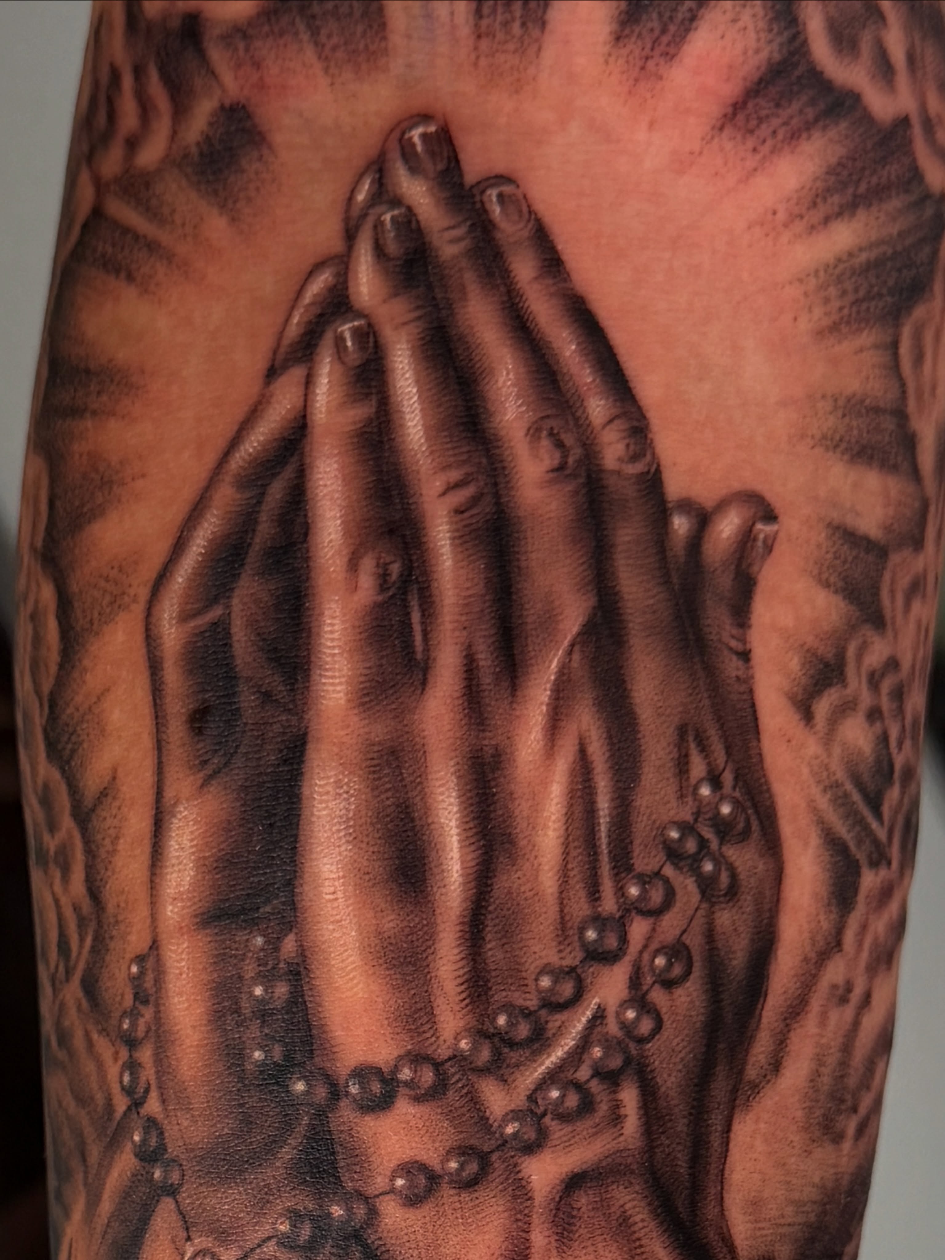 Tattoo by @lasmanosdeltoro — realism, black_and_grey