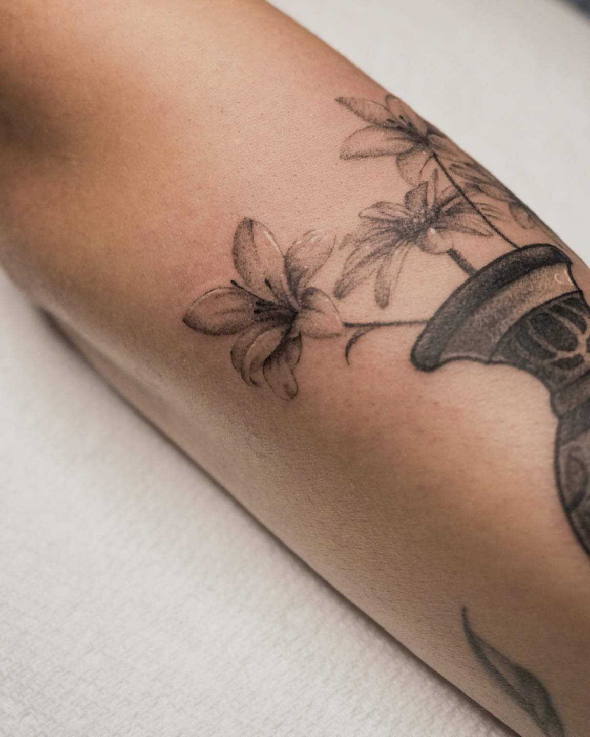 Tattoo by @lunatik_ttt — black_and_grey
