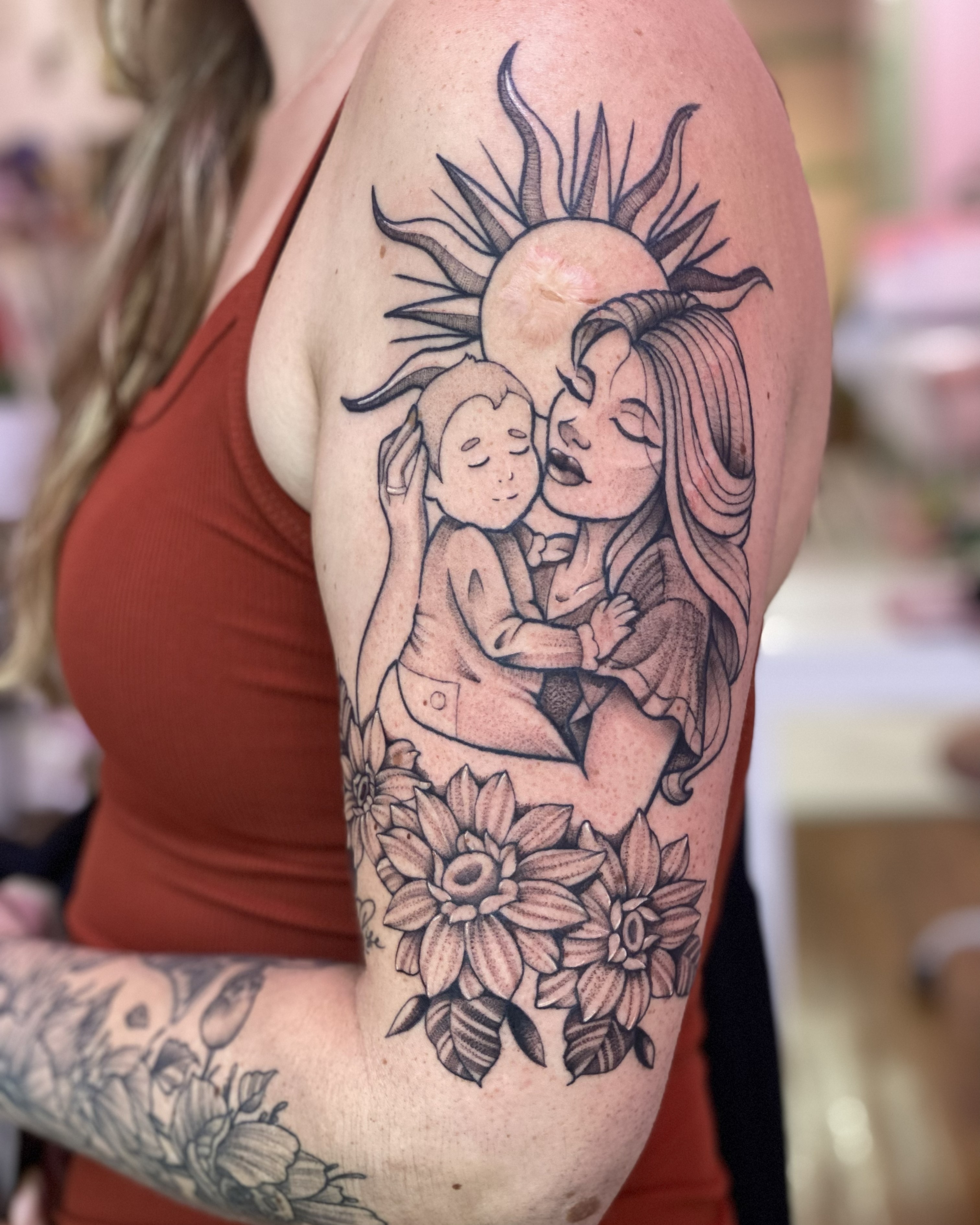 Mother and child realism tattoo on the forearm by Dani Di Pietrantonio