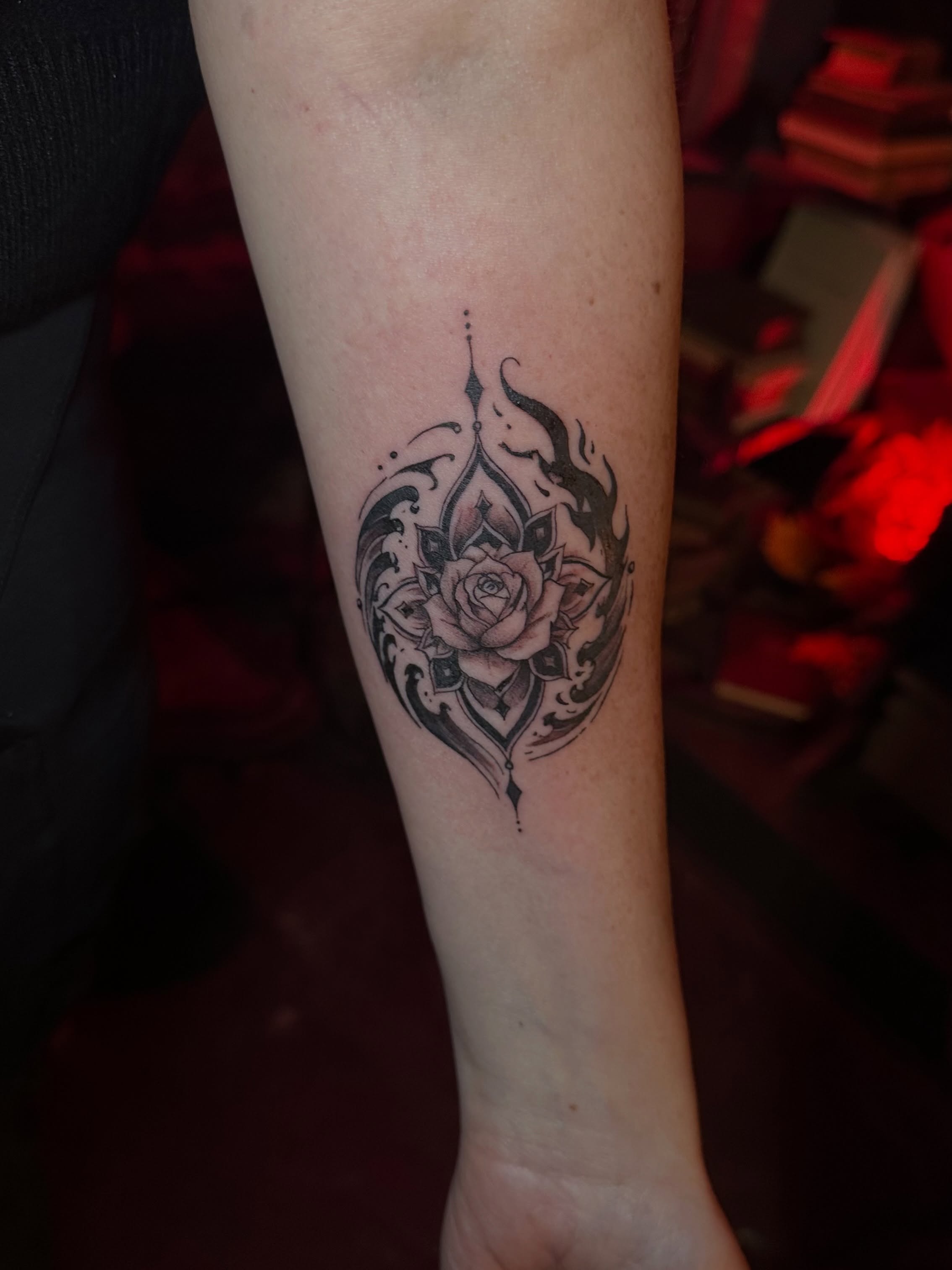 Tattoo by @lunettatt — black_and_grey, geometric