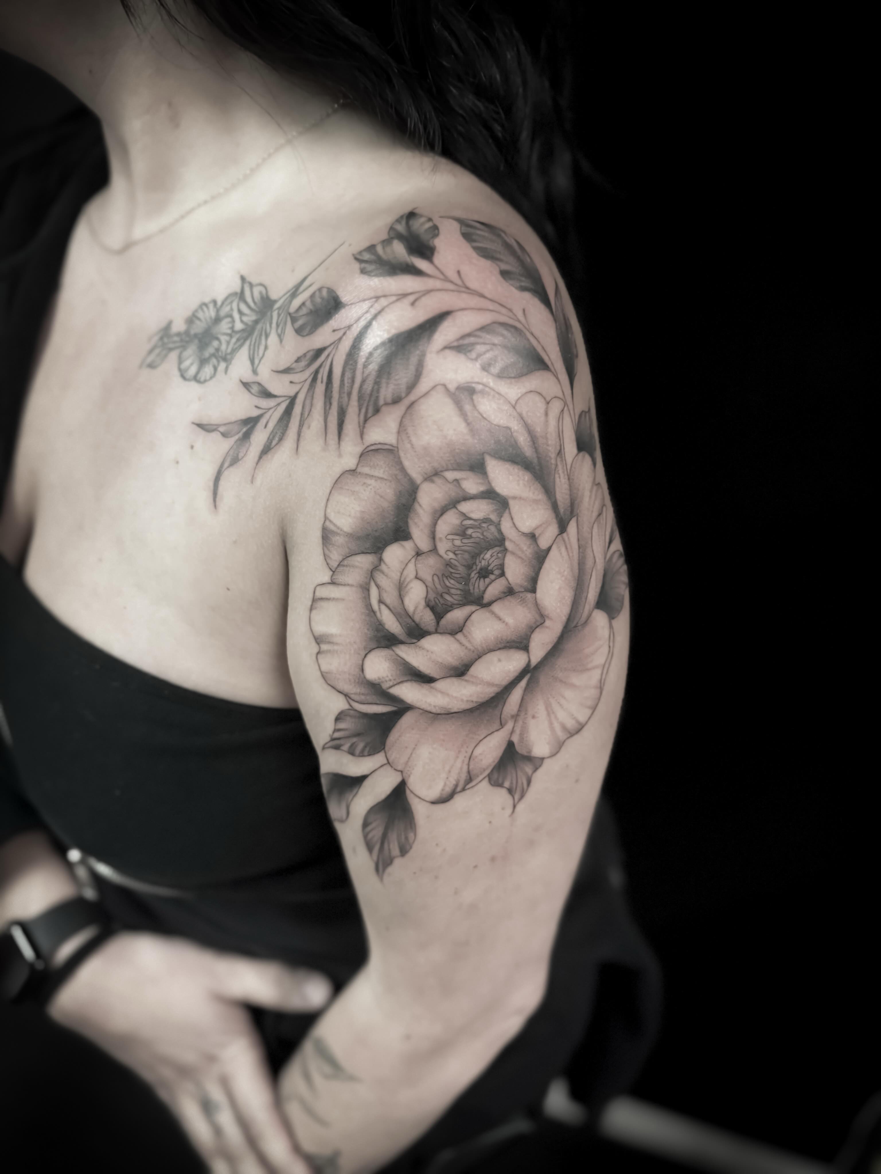Tattoo by @linework_lacey — black_and_grey
