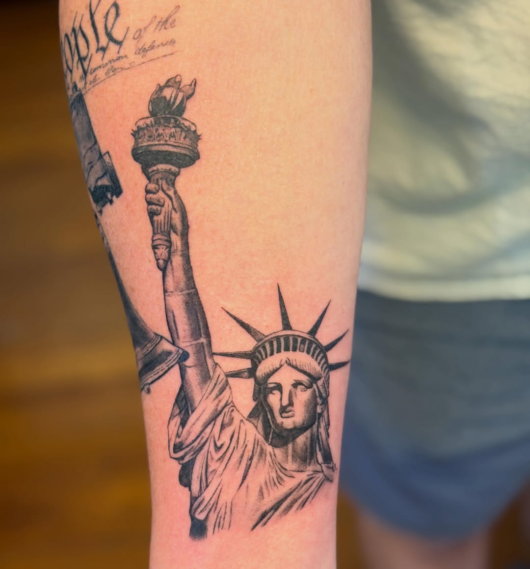 Statue of liberty black and grey tattoo on the forearm by Raul Najera Tattoo, Plano, Texas