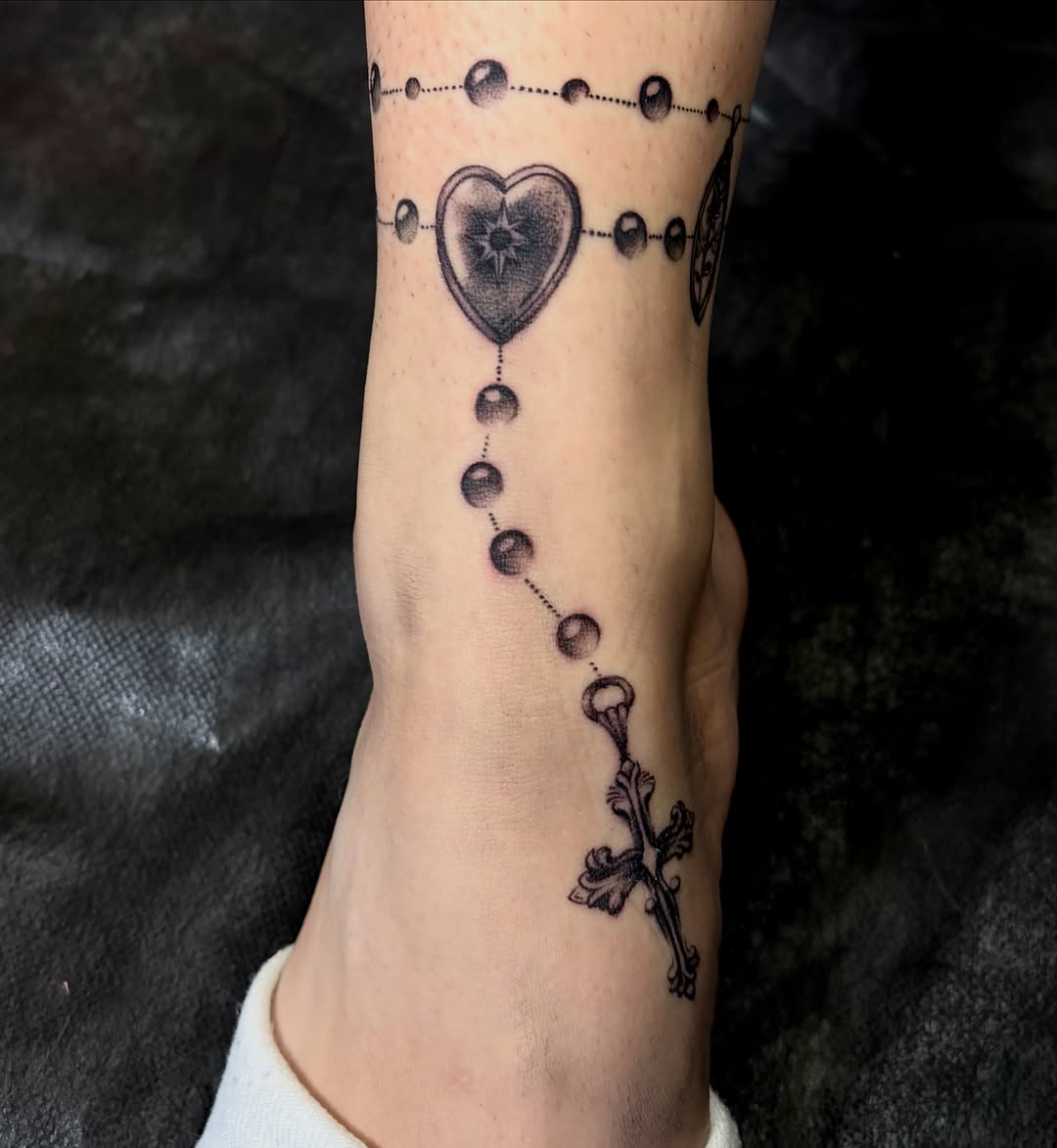 Tattoo by @aannamosity — black_and_grey, ornamental