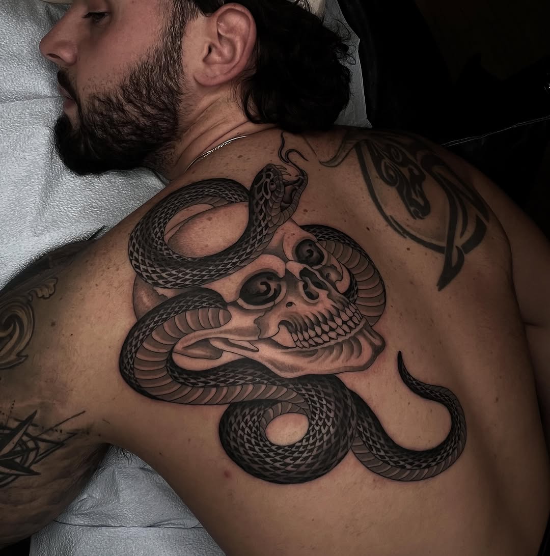 Snake and skull realism tattoo on the back by linahsiaotattoo